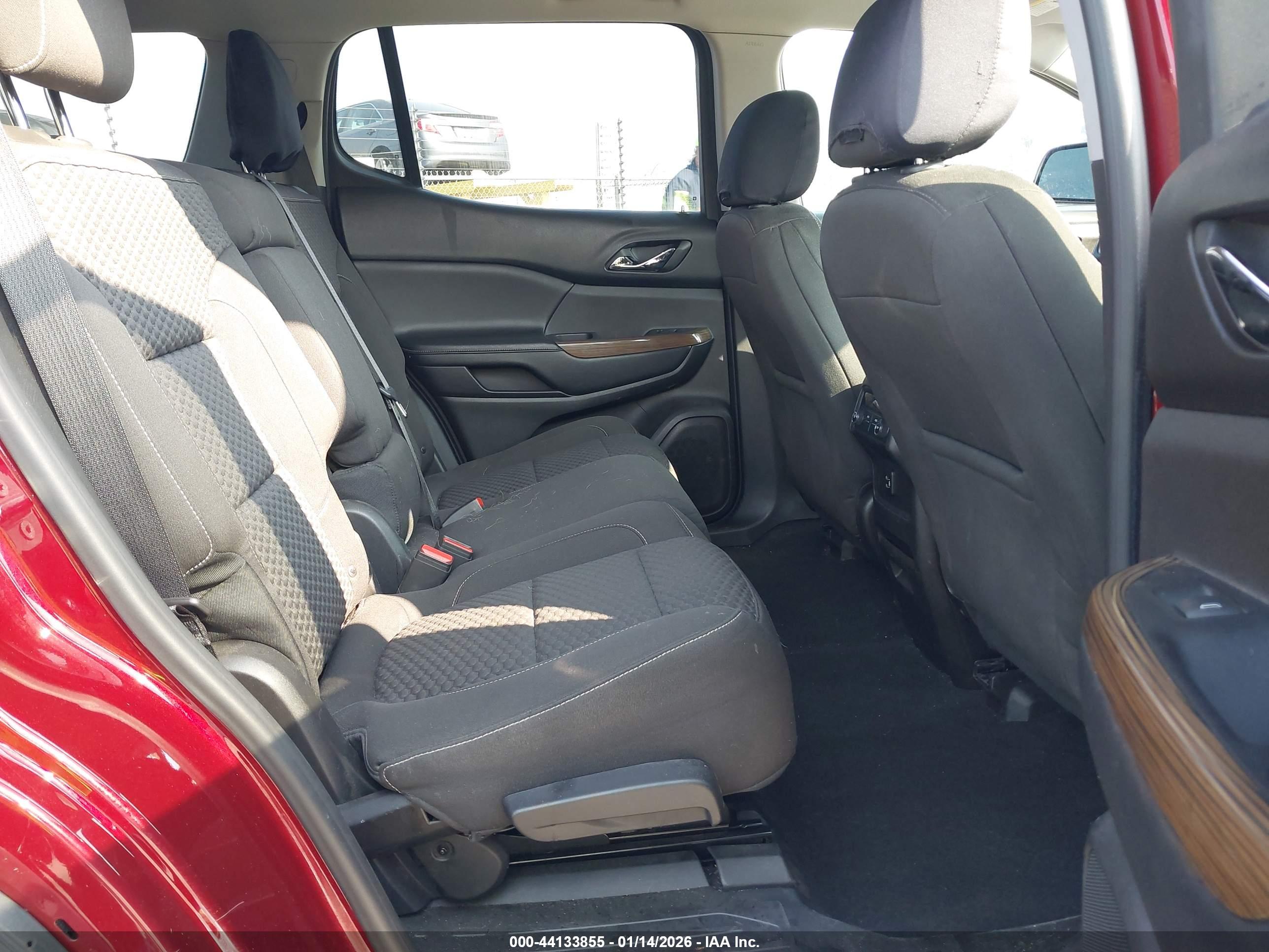 GMC ACADIA image 8