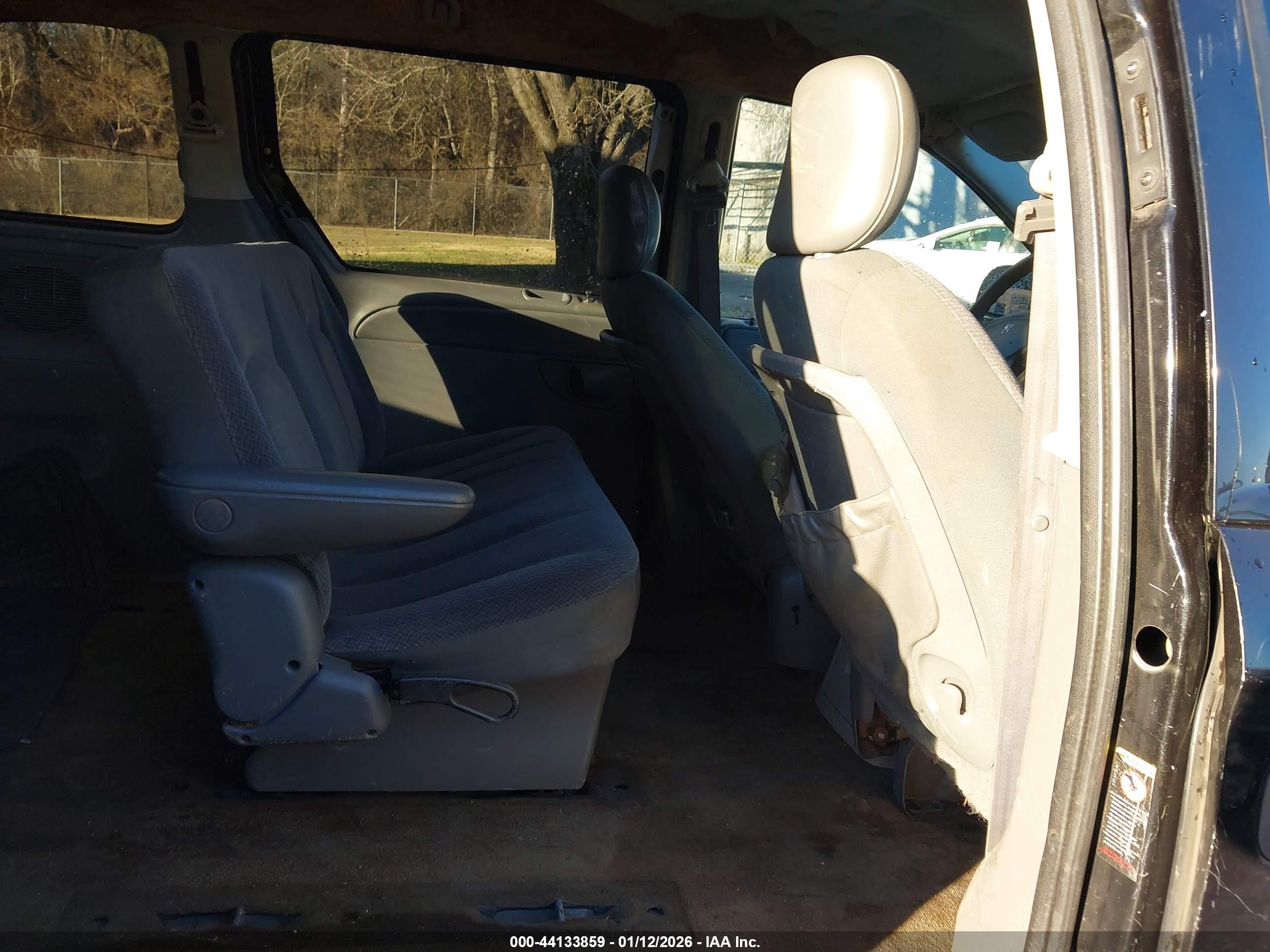 DODGE CARAVAN image 8
