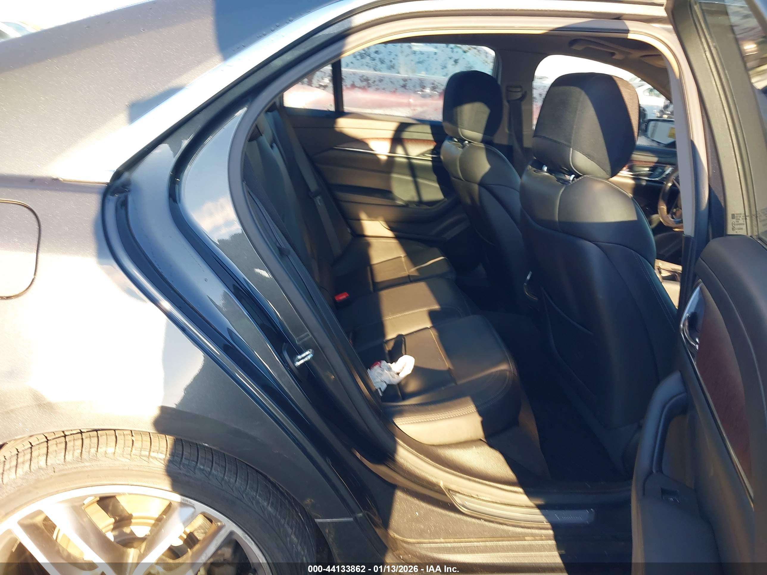 CADILLAC CTS image 8