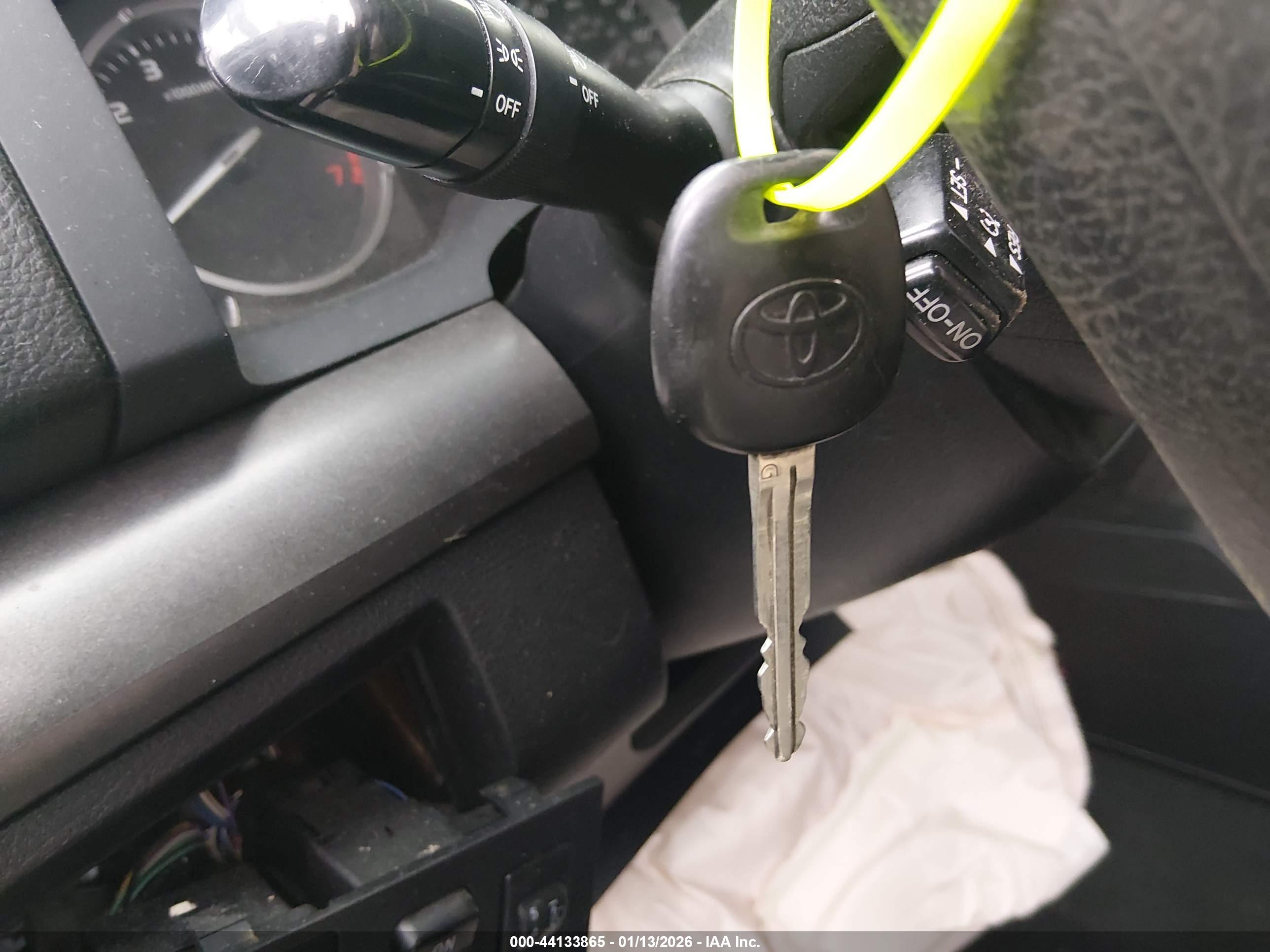 TOYOTA TUNDRA image 11