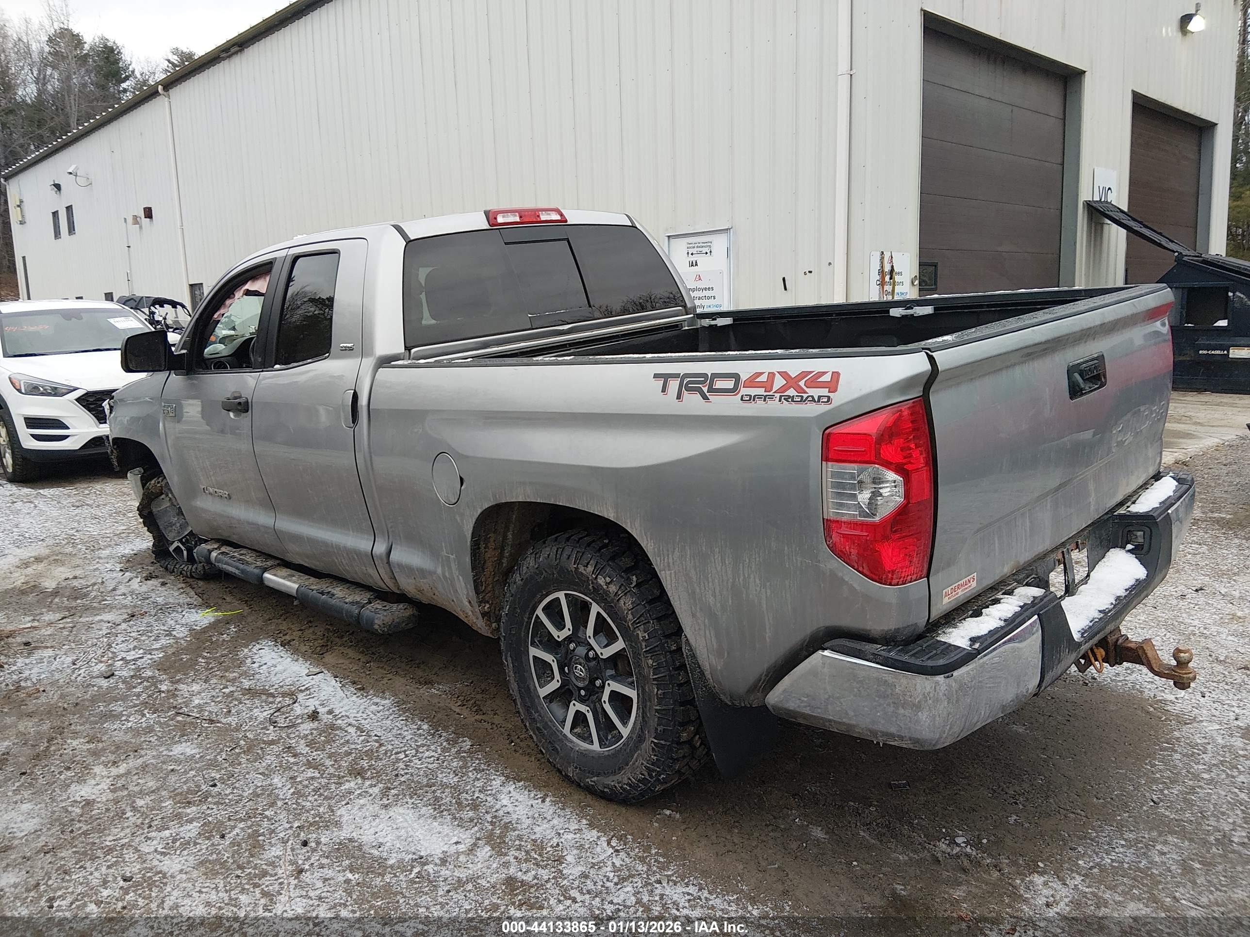 TOYOTA TUNDRA image 3