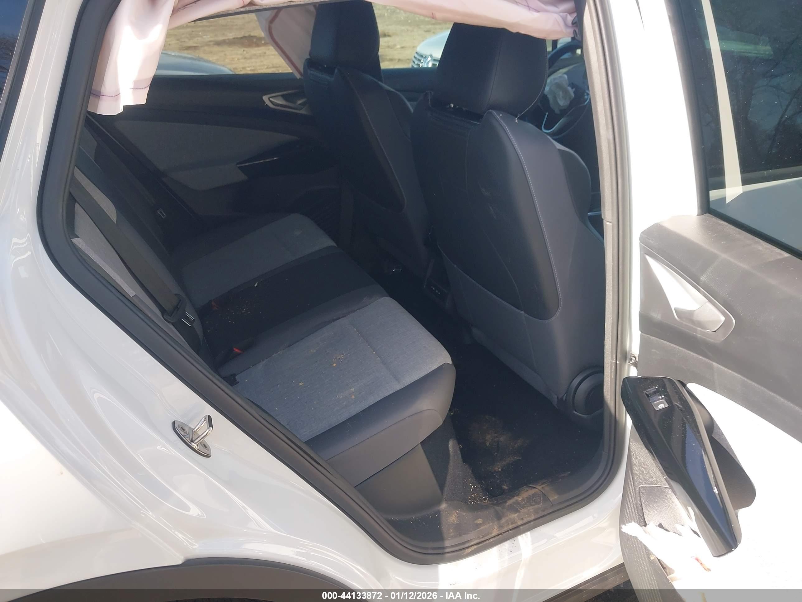 VOLKSWAGEN ID.4 image 8