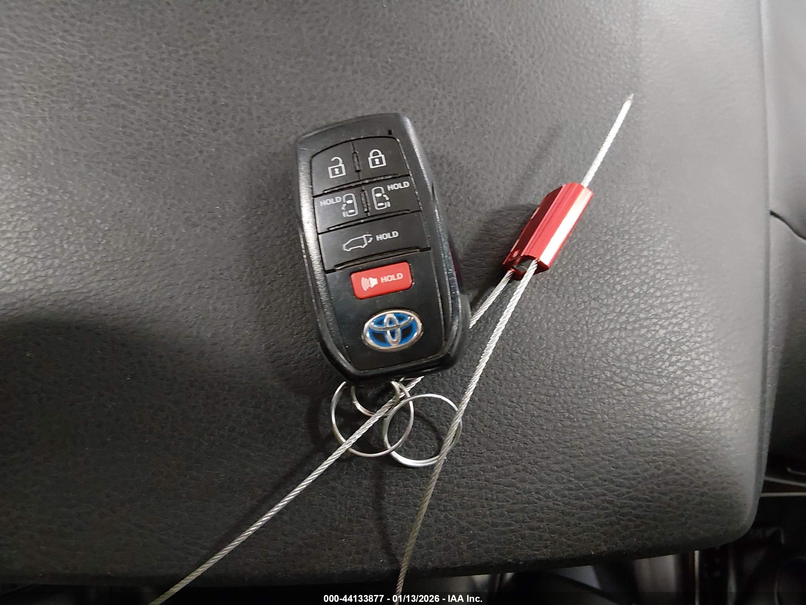 TOYOTA SIENNA image 11