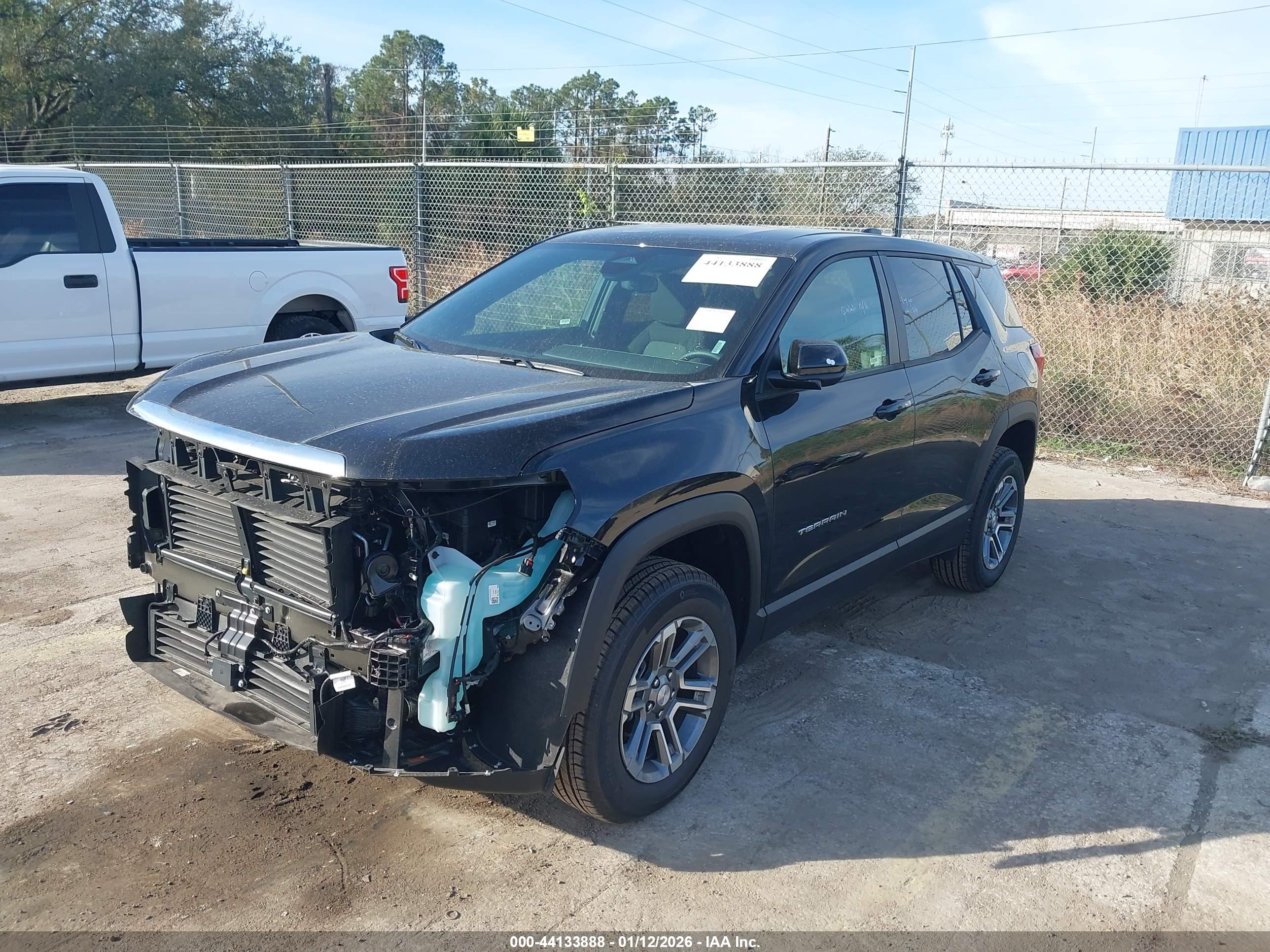 GMC TERRAIN image 2