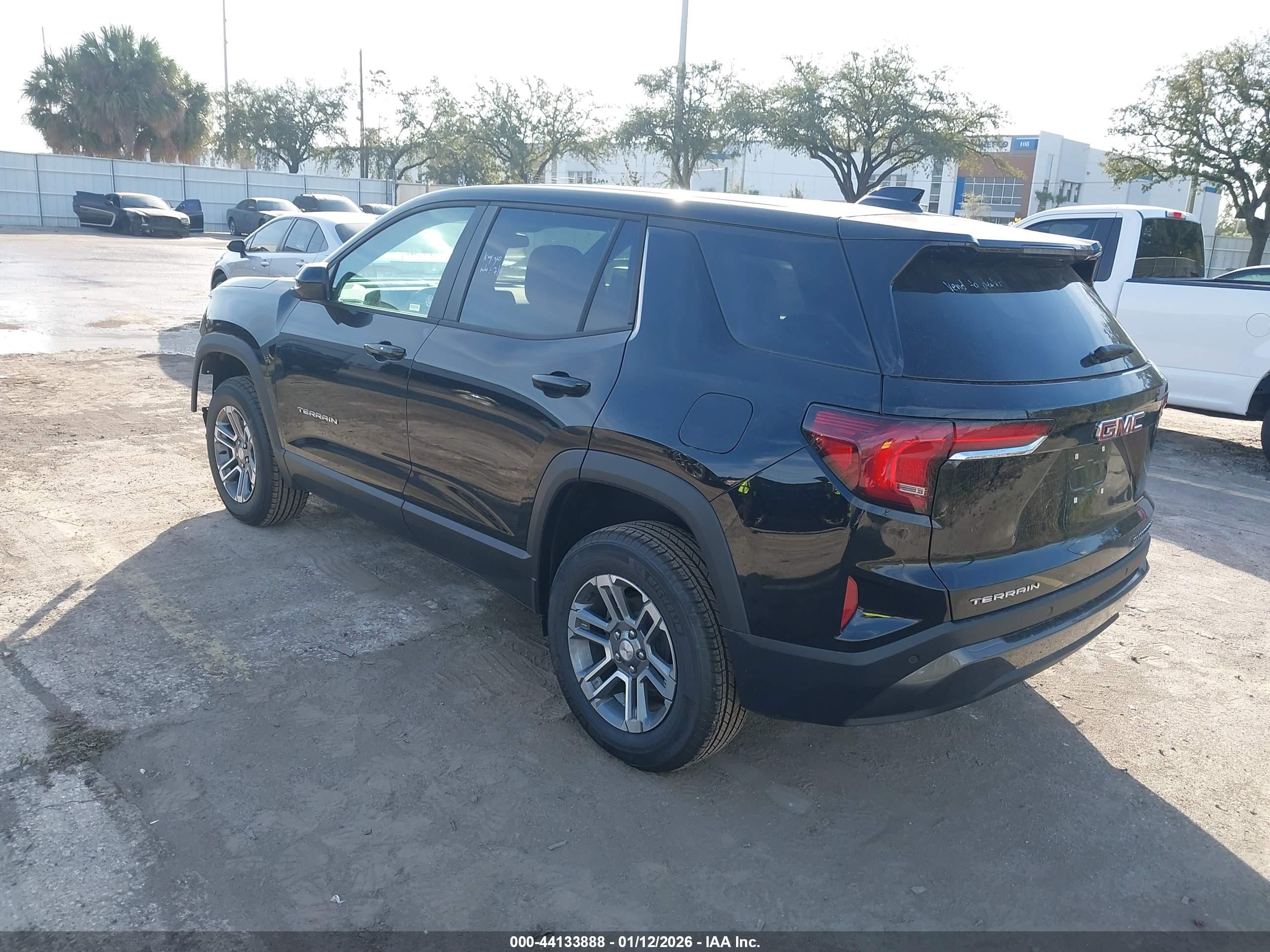 GMC TERRAIN image 3