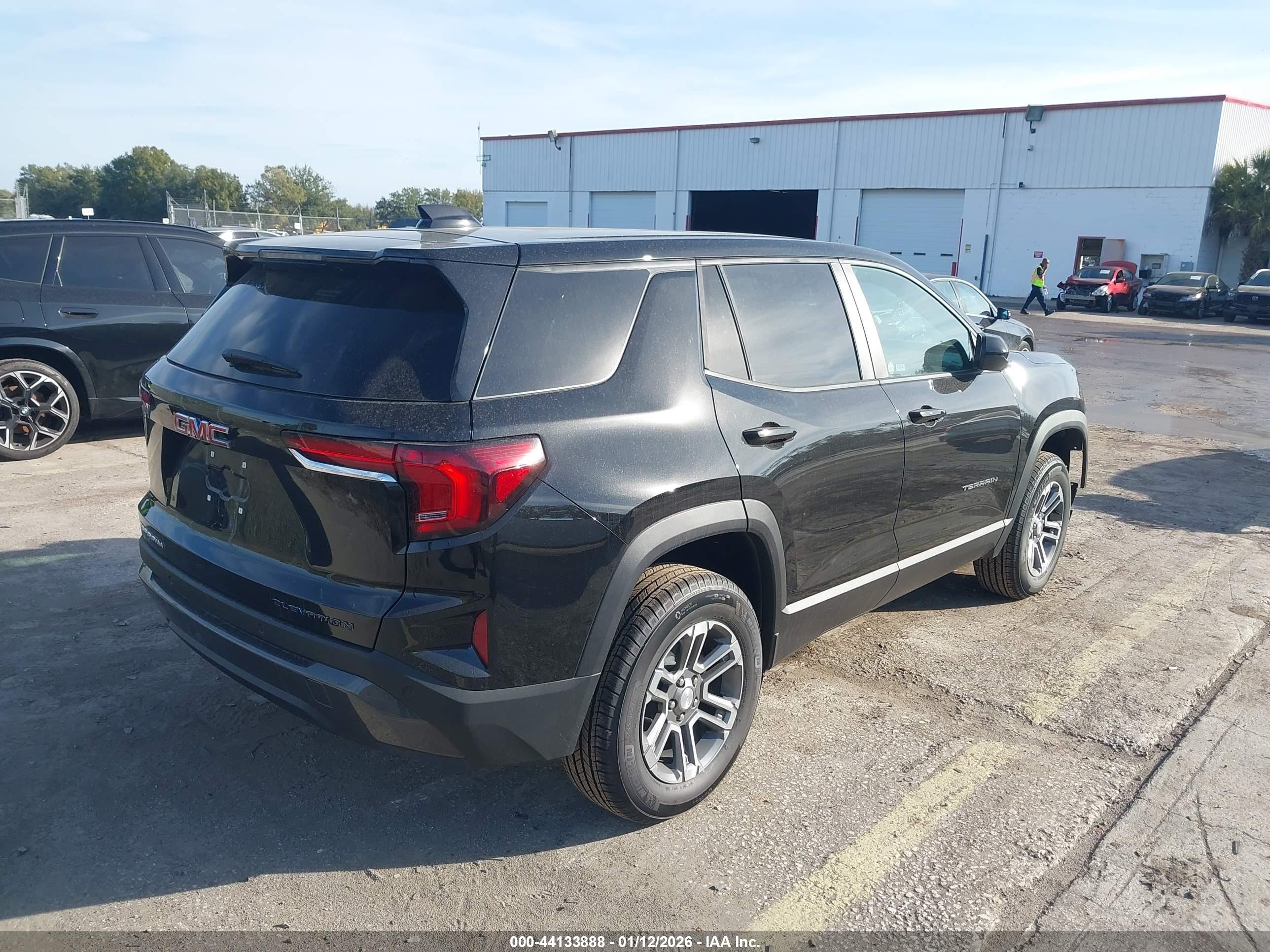GMC TERRAIN image 4