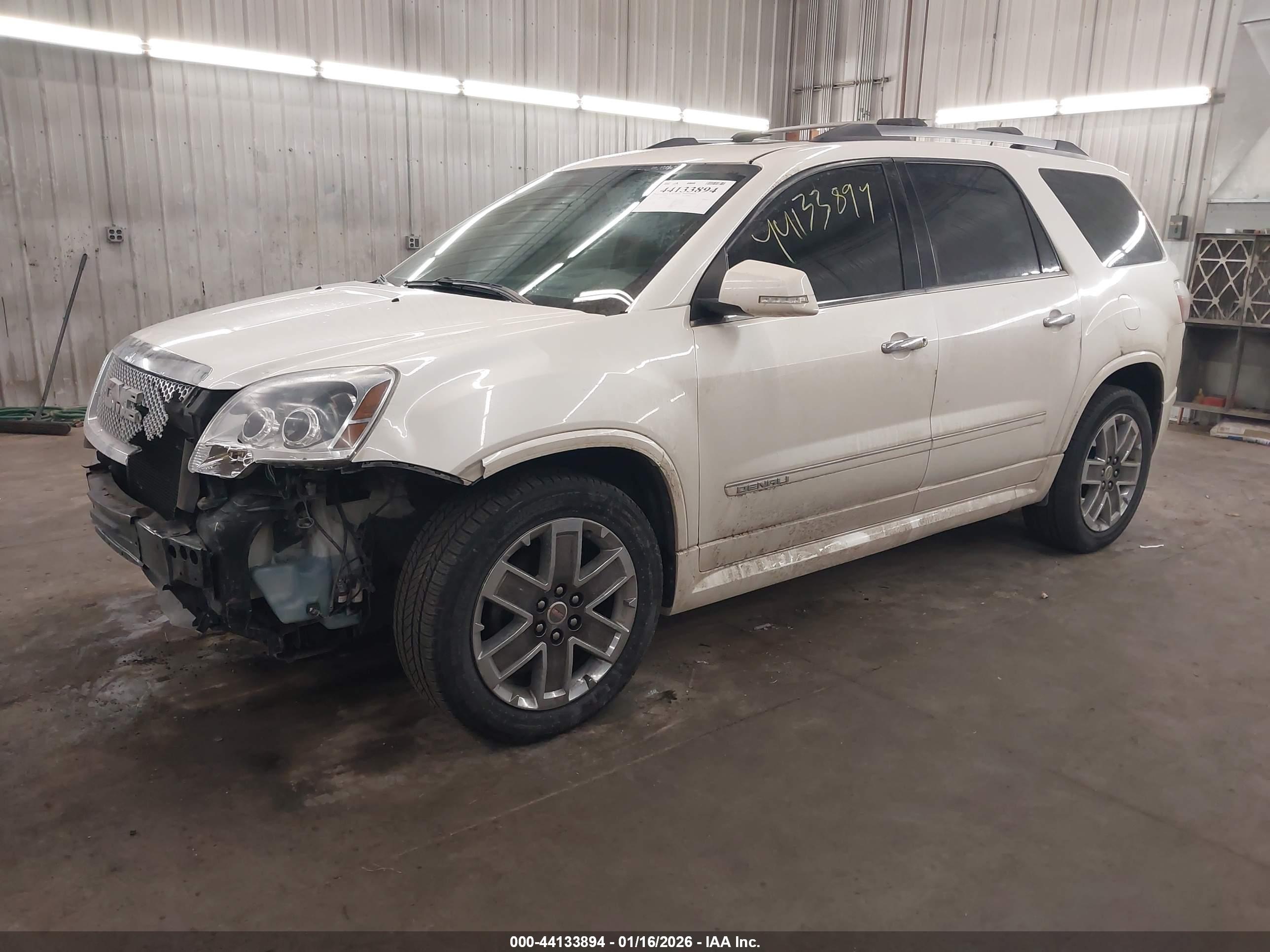 GMC ACADIA image 2