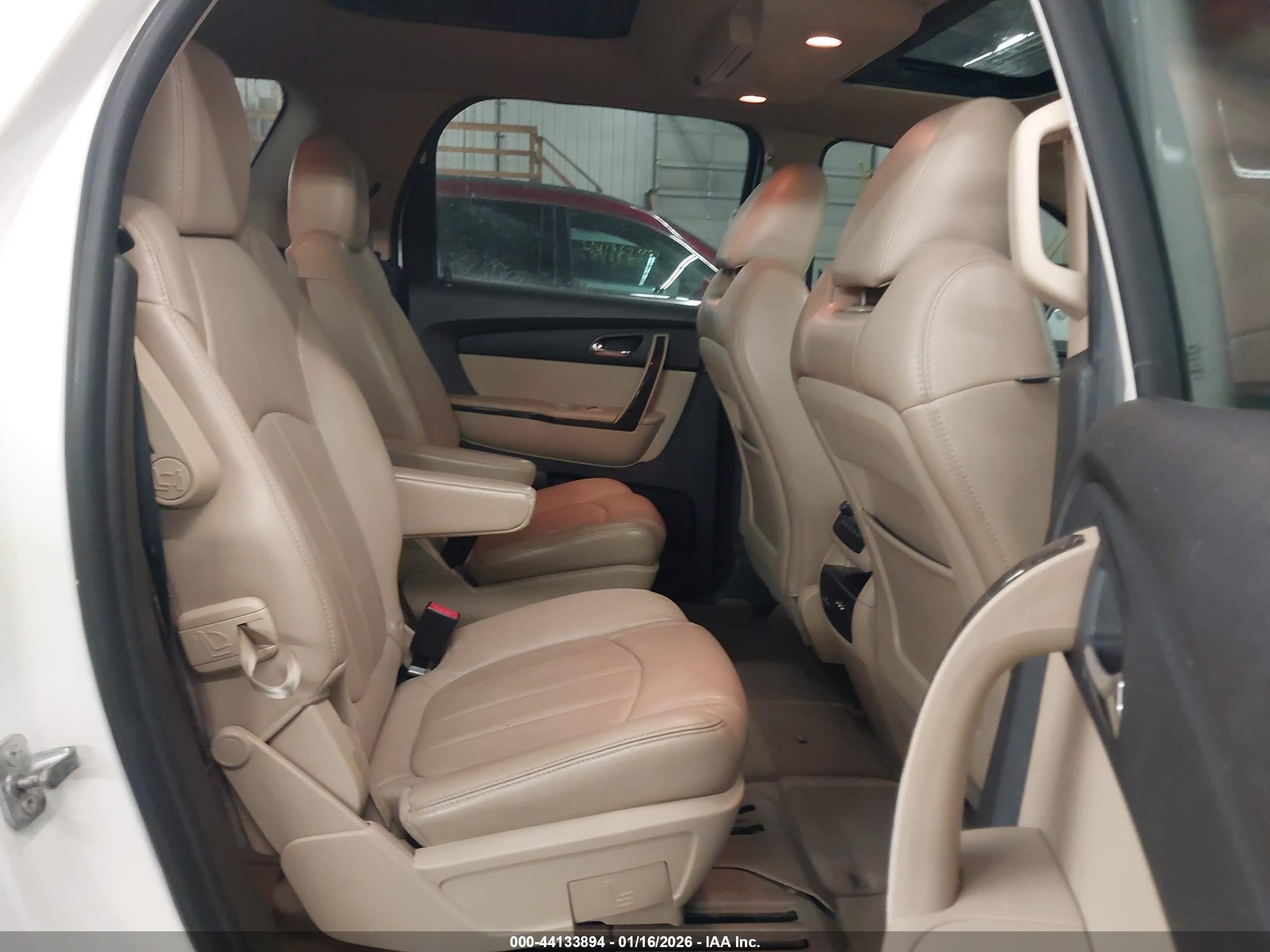 GMC ACADIA image 8