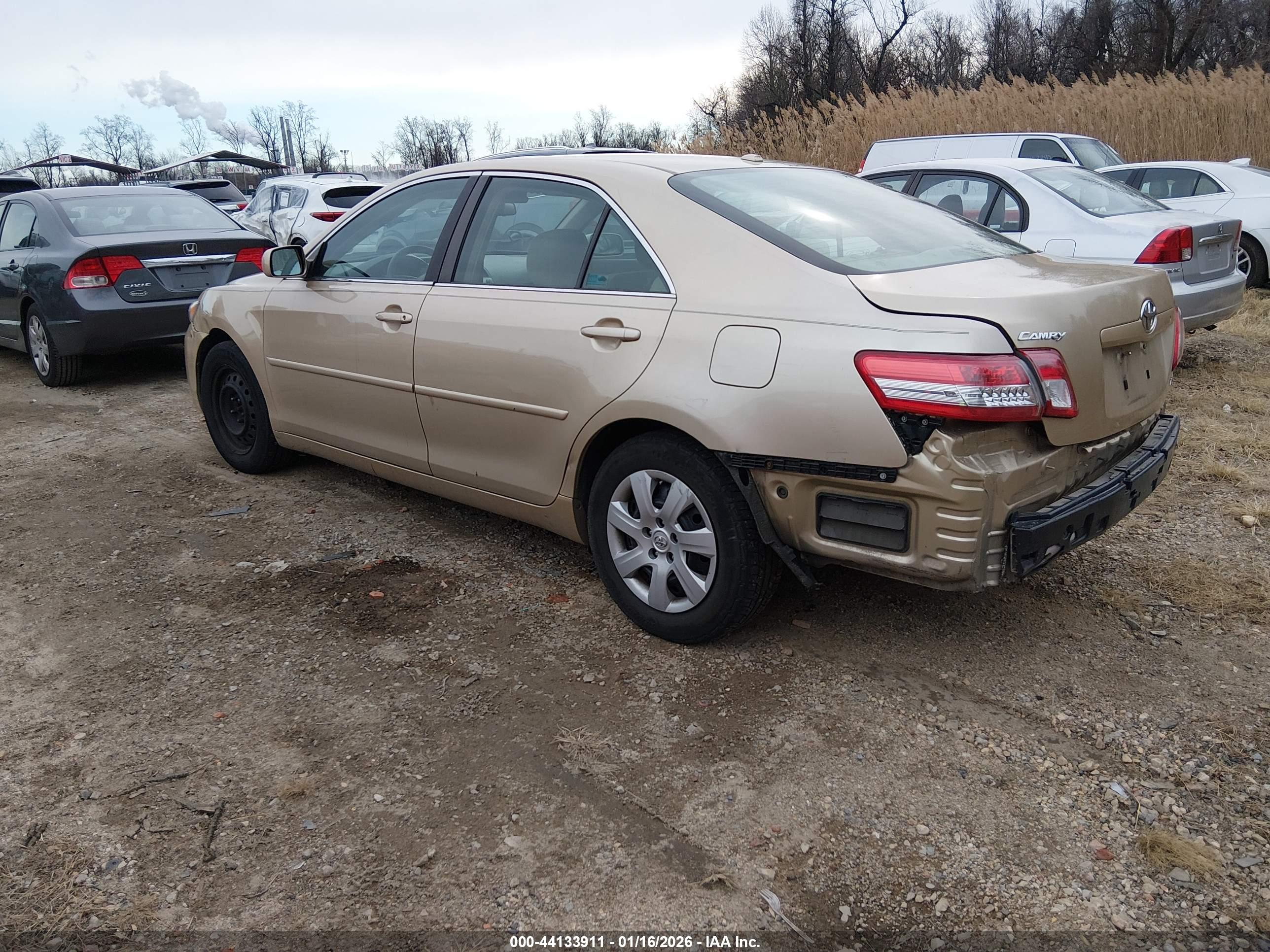 TOYOTA CAMRY image 3