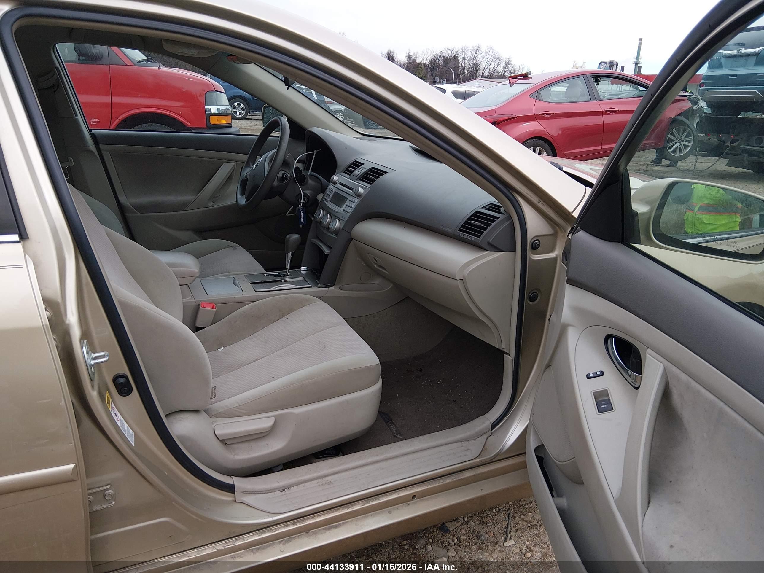 TOYOTA CAMRY image 5