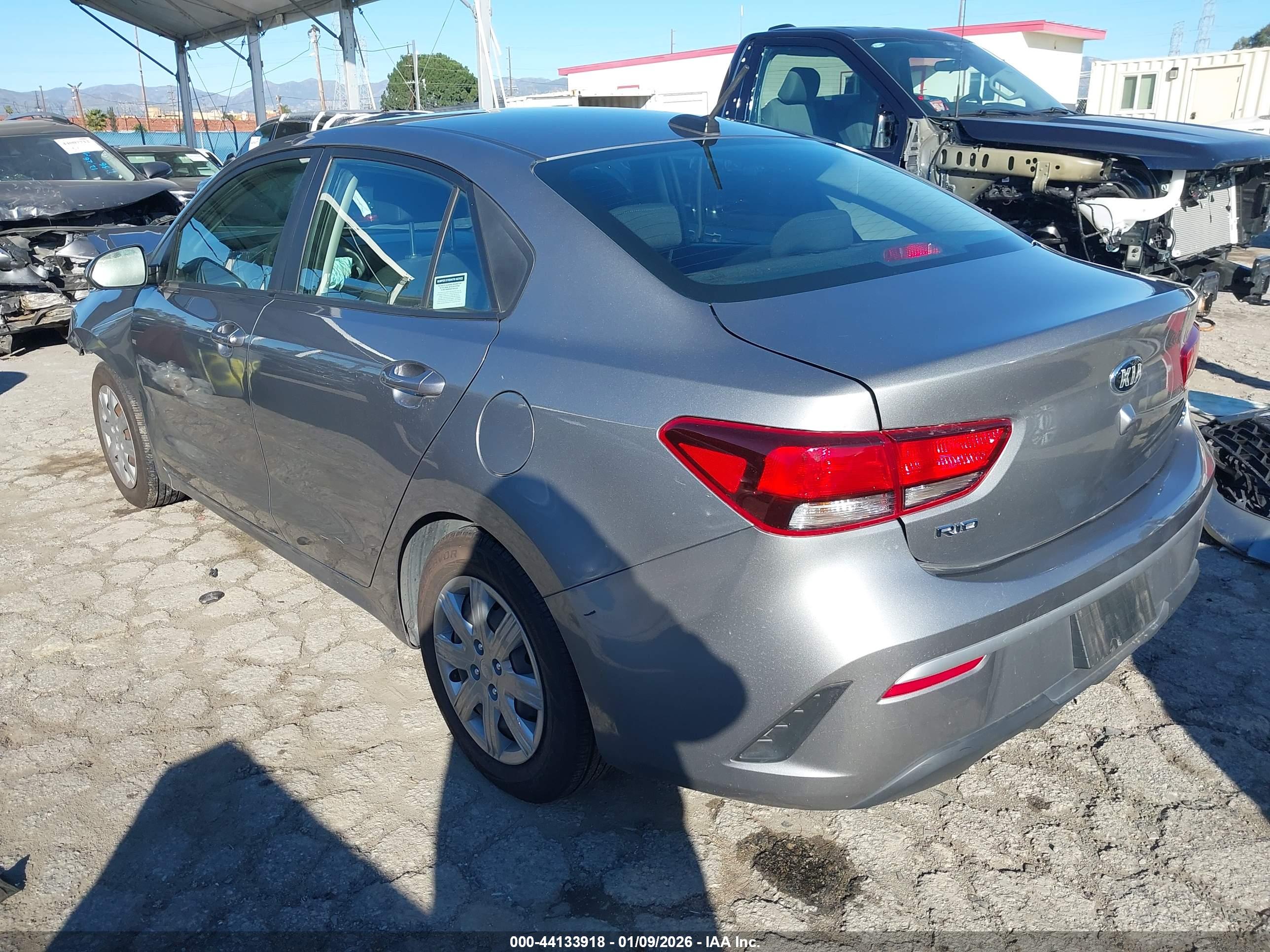 KIA RIO image 3