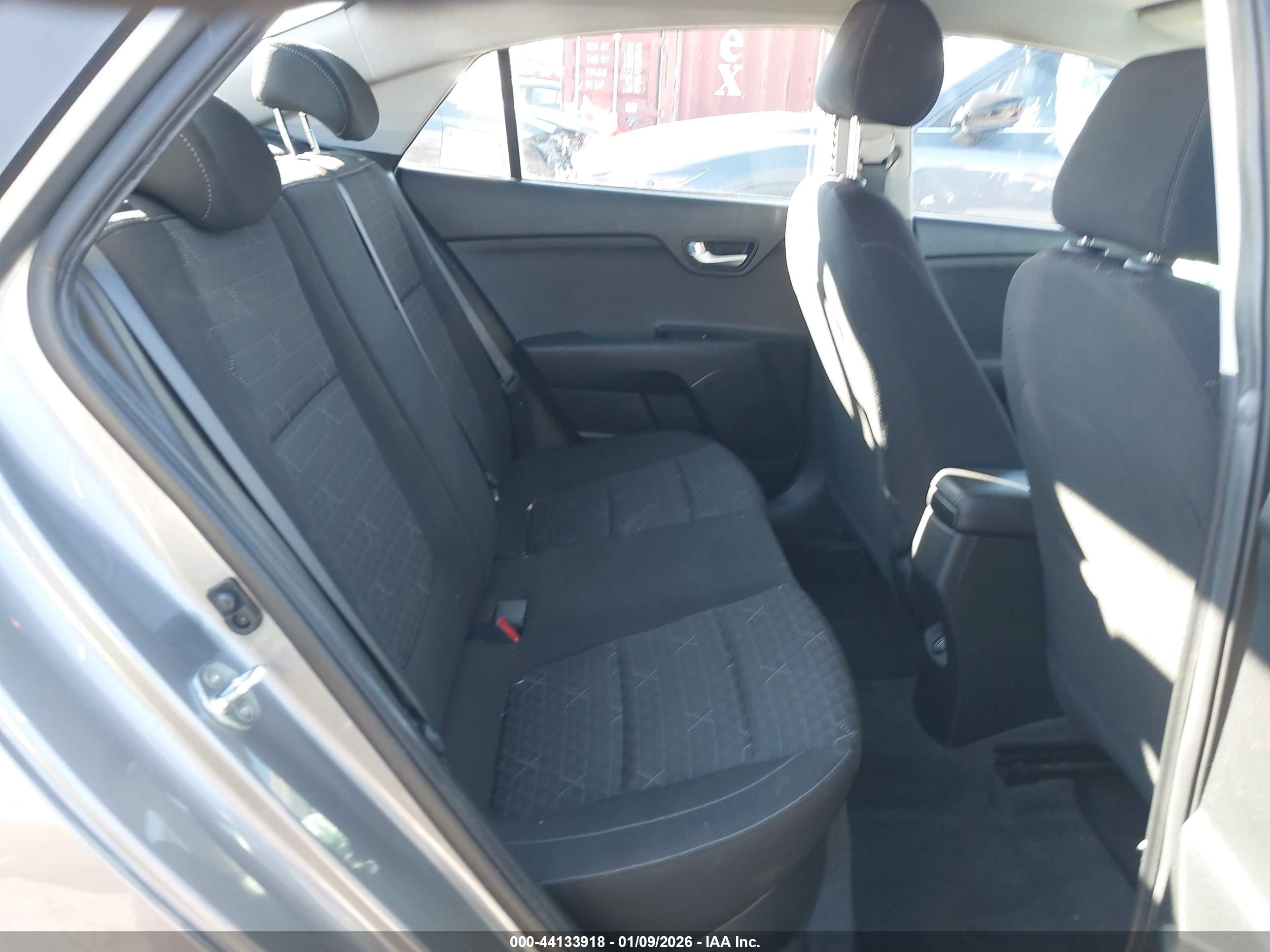 KIA RIO image 8