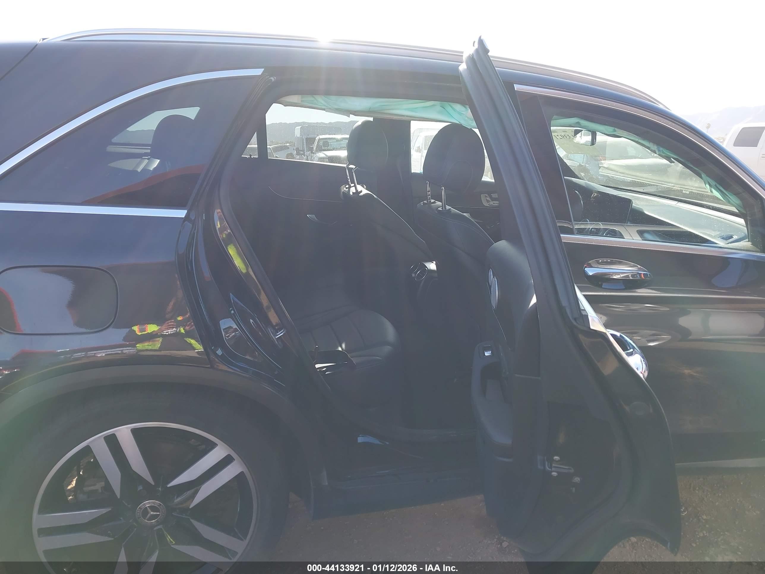 MERCEDES-BENZ GLC image 8