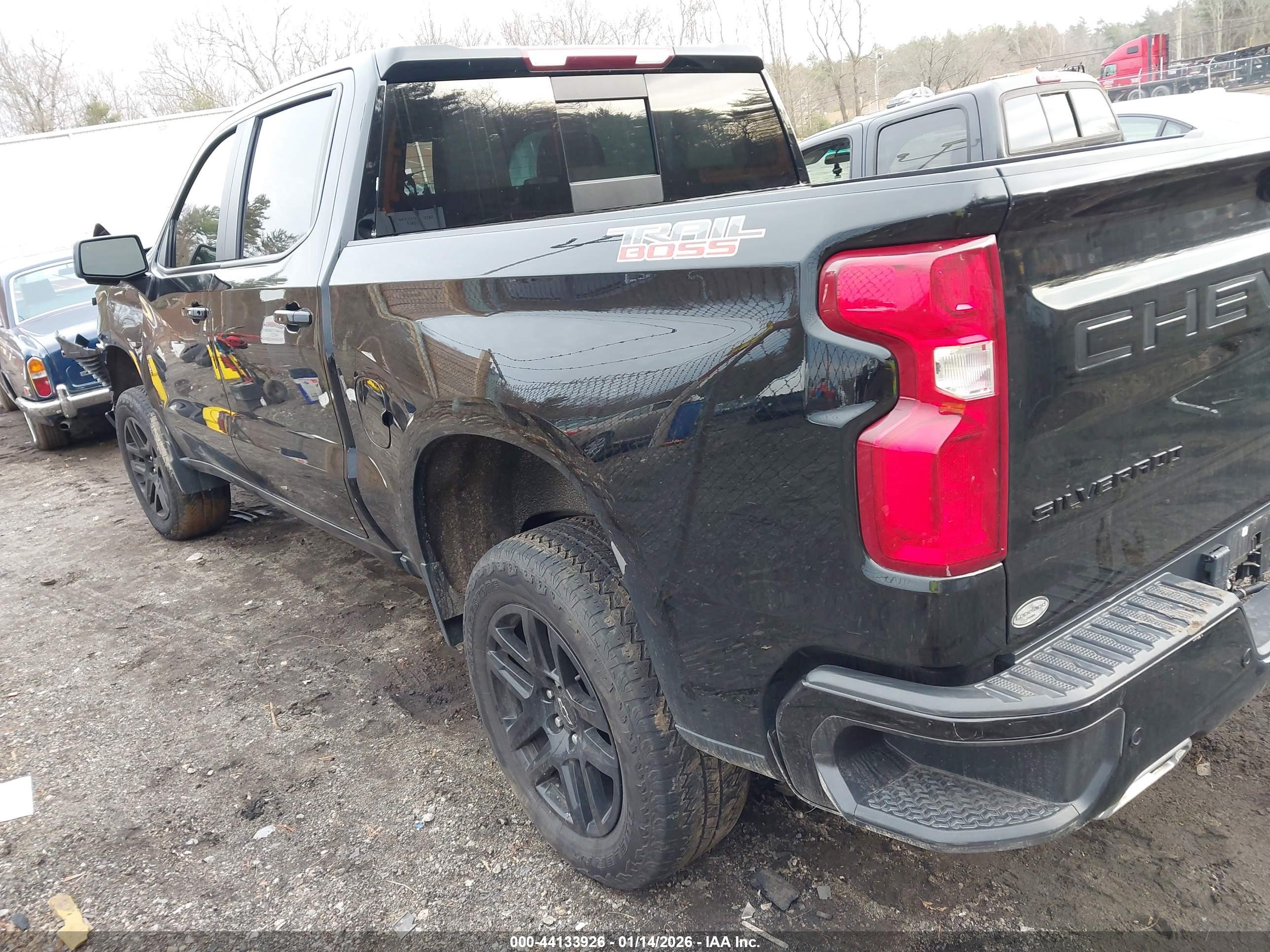 CHEVROLET SILVERADO image 3