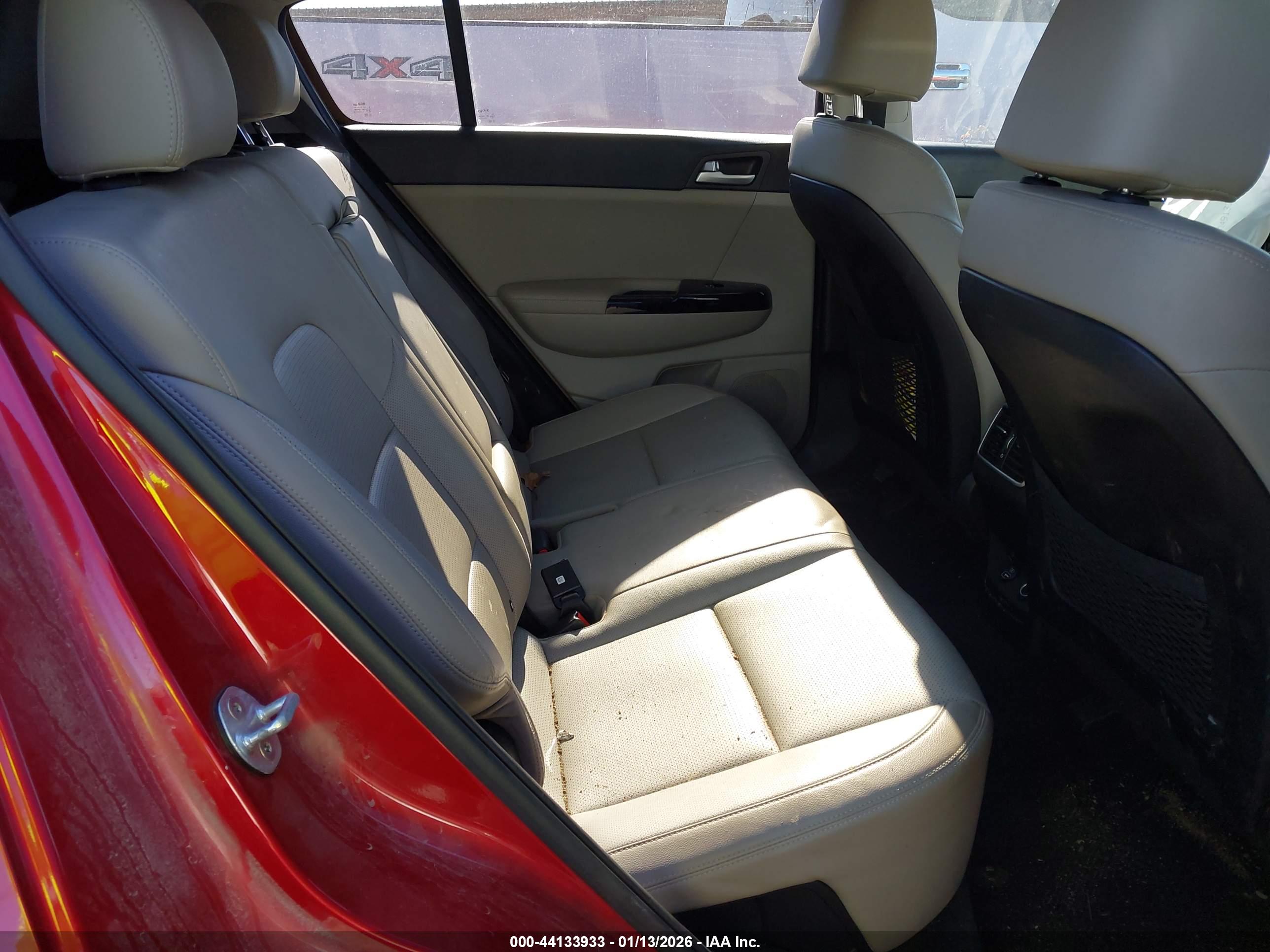 KIA SPORTAGE image 8