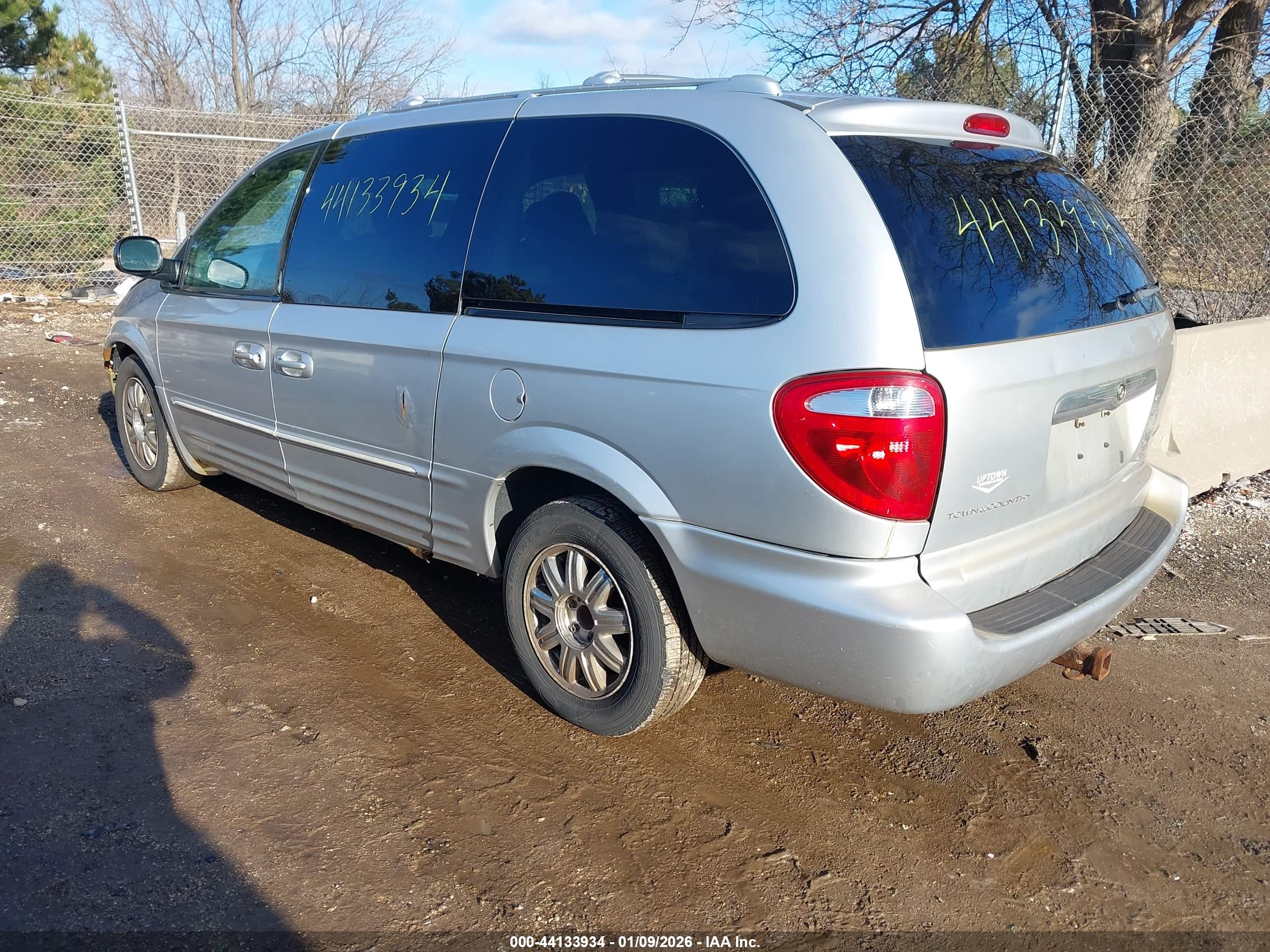CHRYSLER TOWN image 3