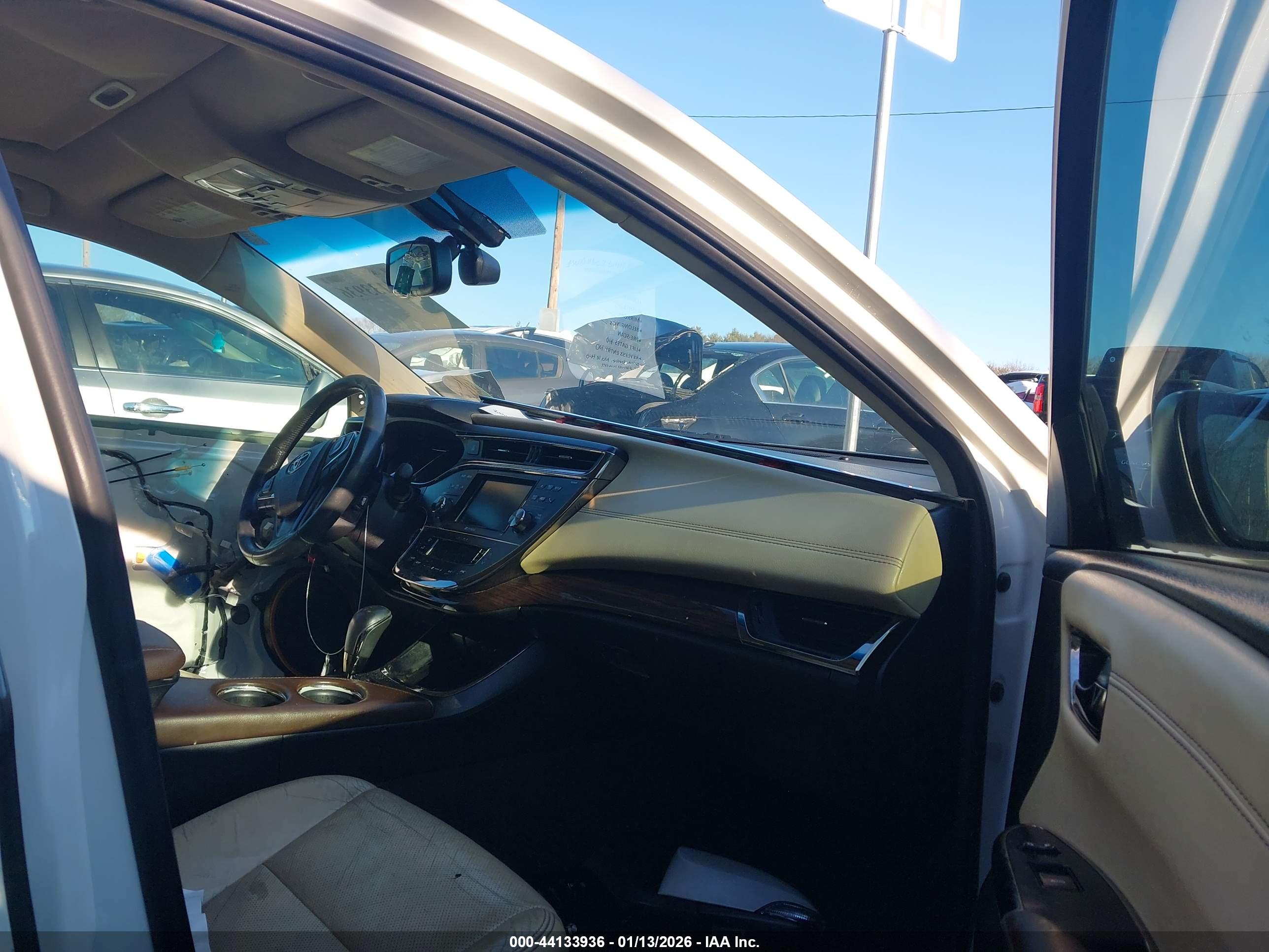 TOYOTA AVALON image 5
