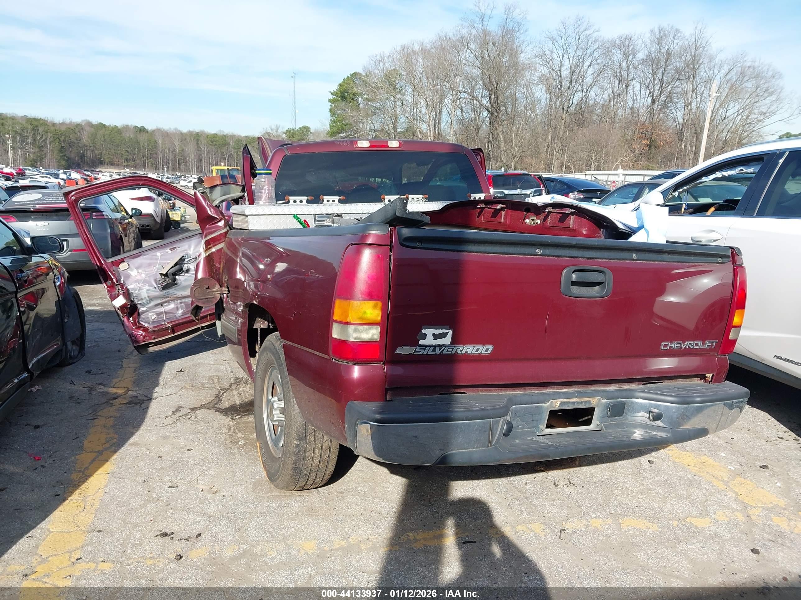 CHEVROLET SILVERADO image 3