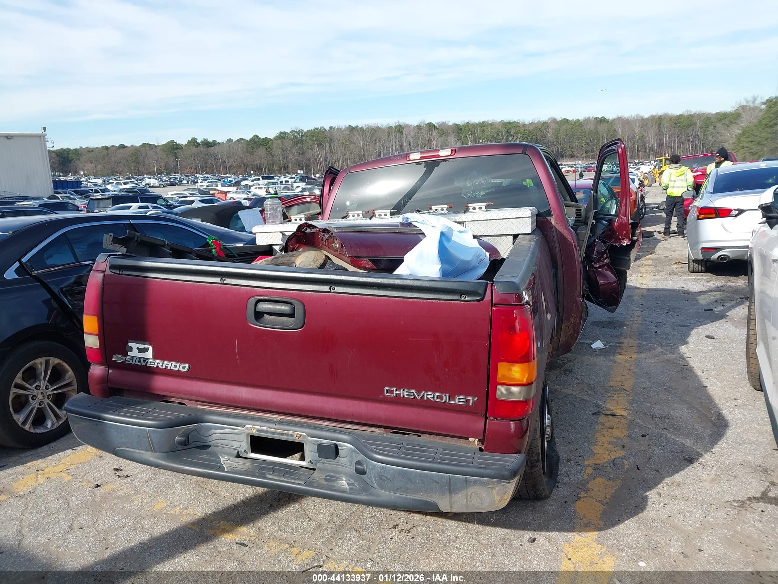 CHEVROLET SILVERADO image 4