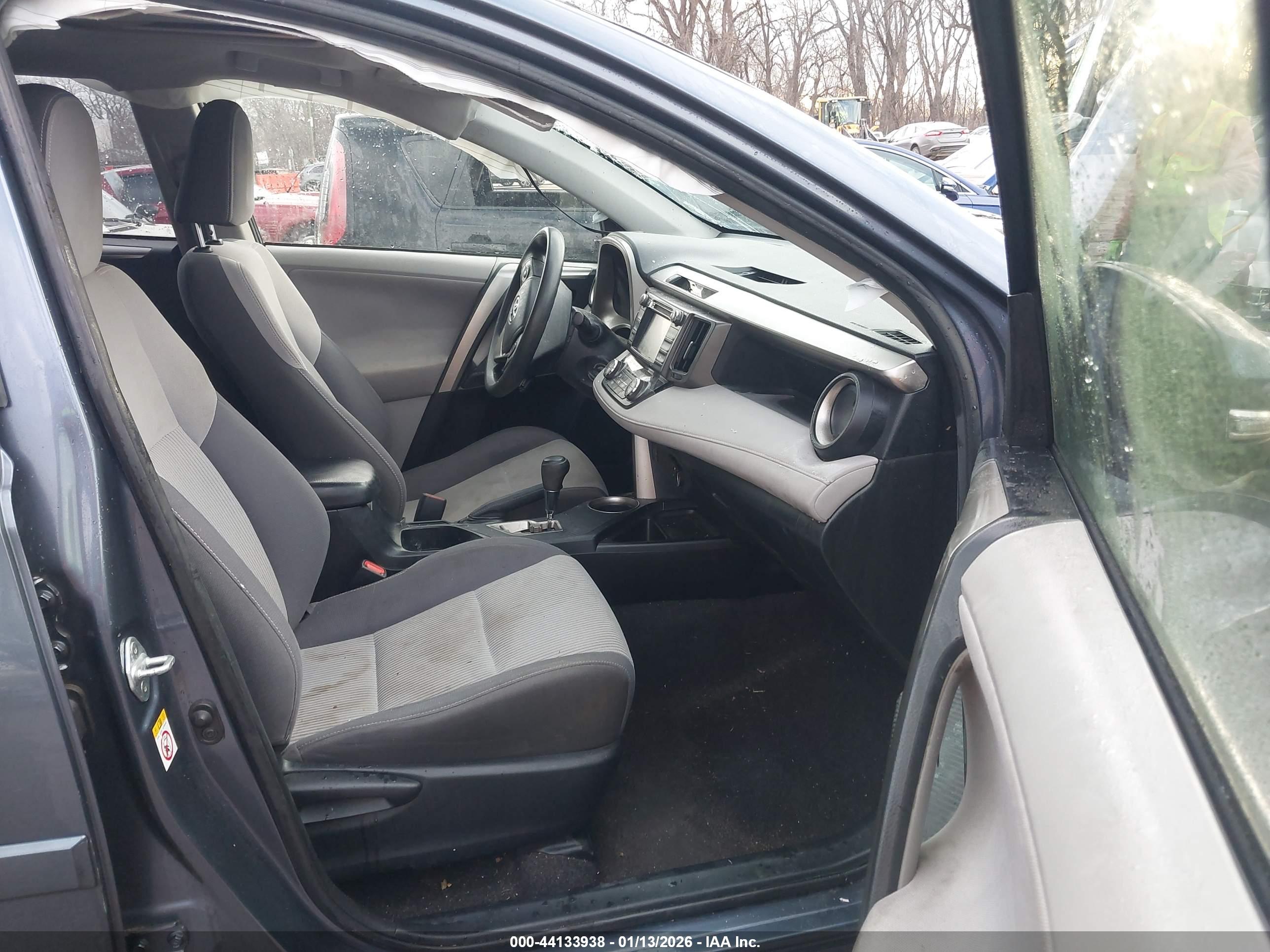 TOYOTA RAV4 image 5