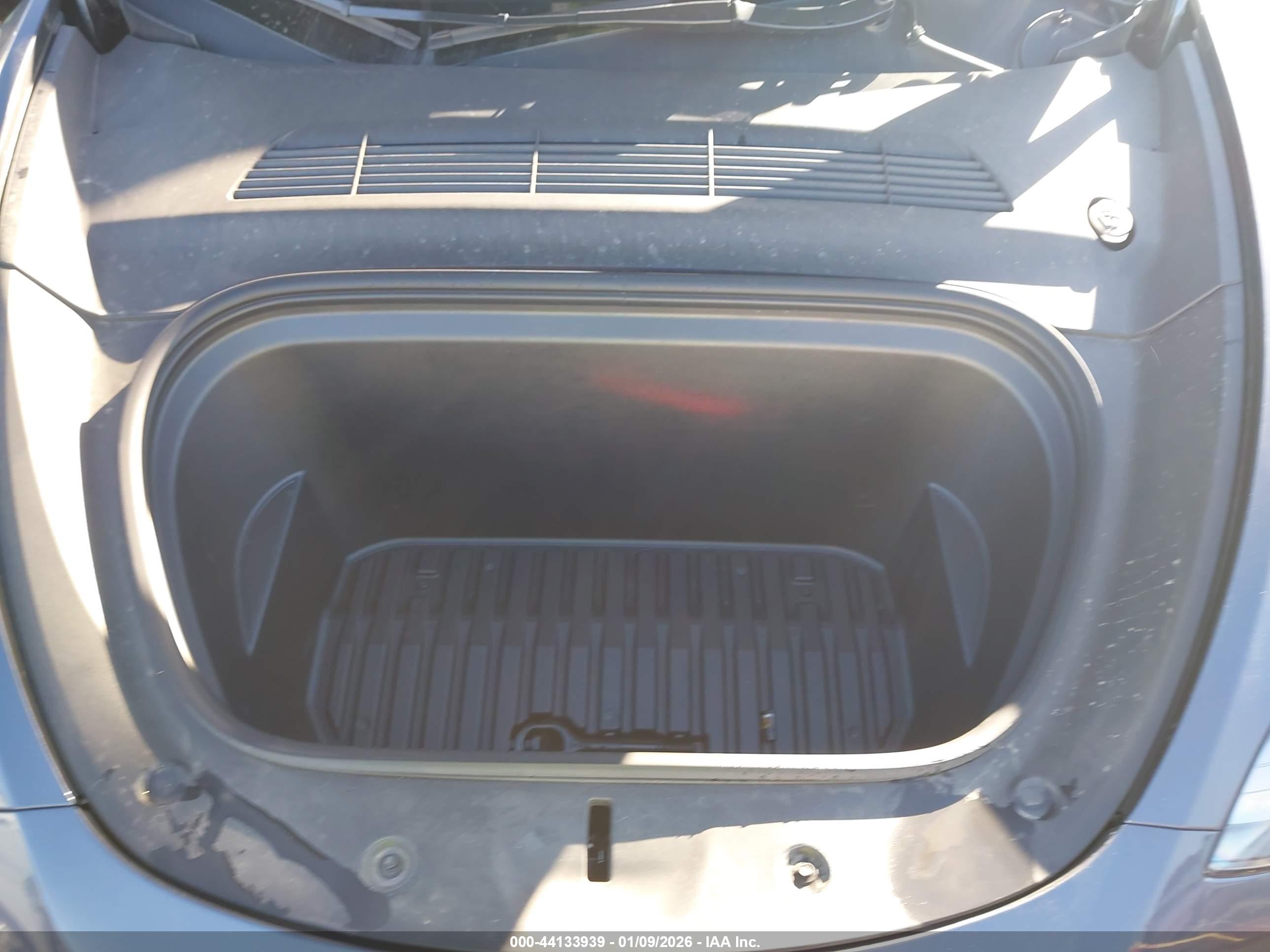 TESLA MODEL image 10