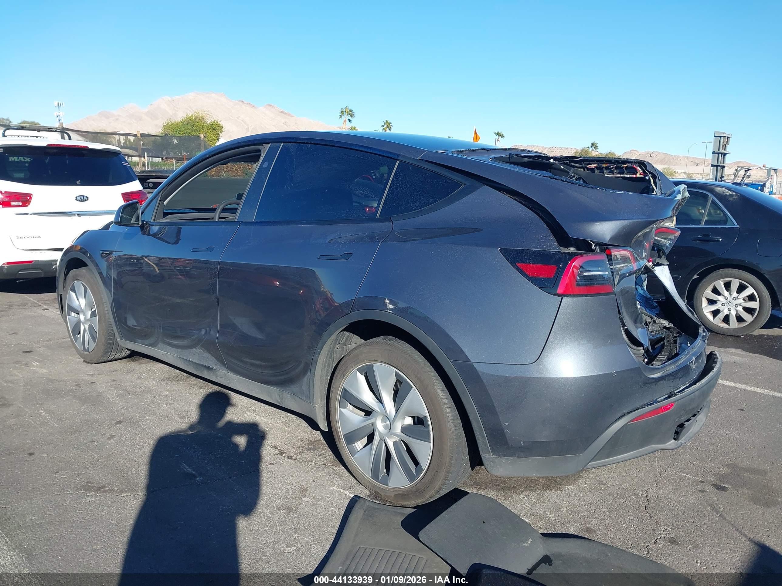 TESLA MODEL image 3