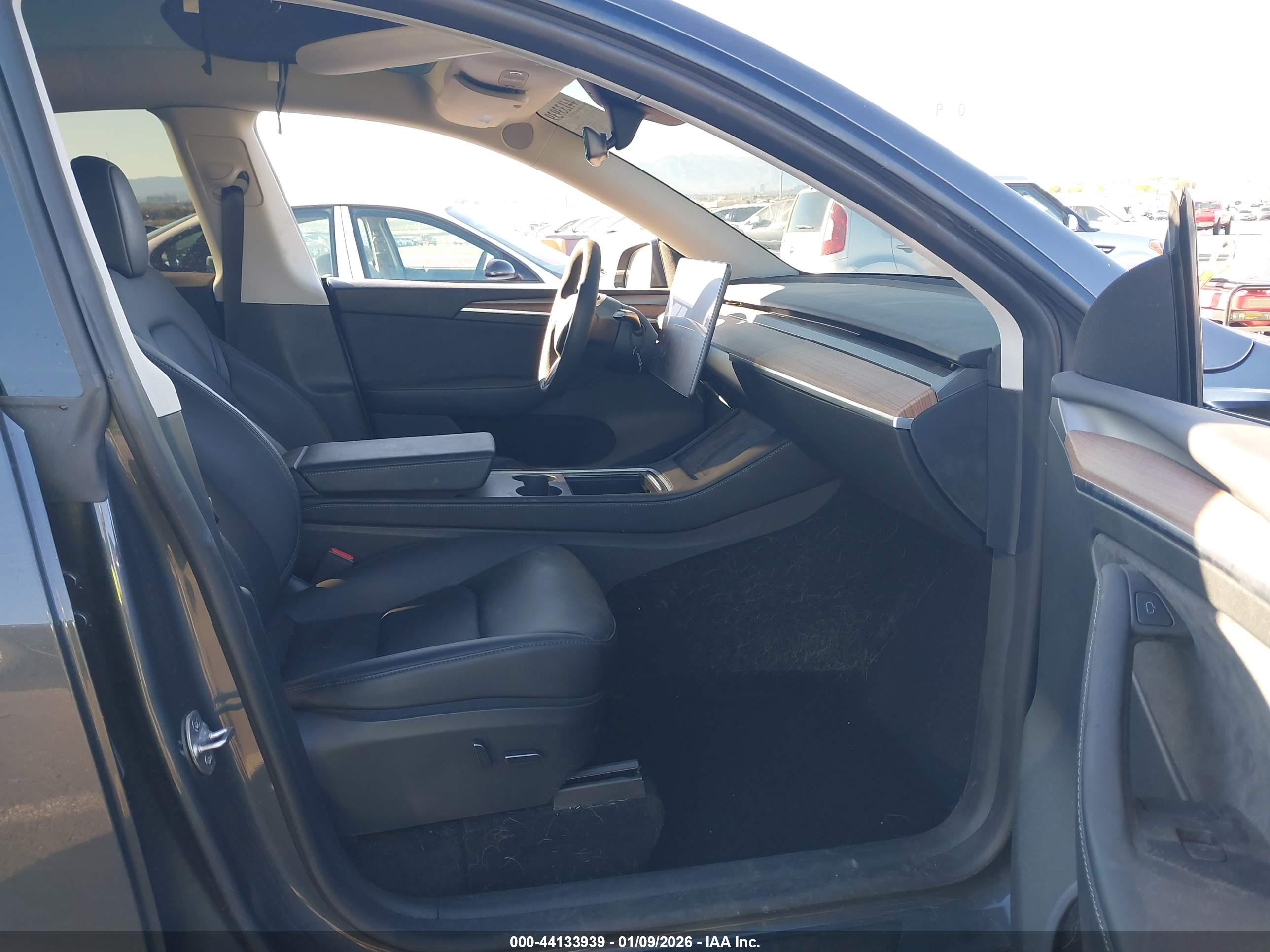 TESLA MODEL image 5