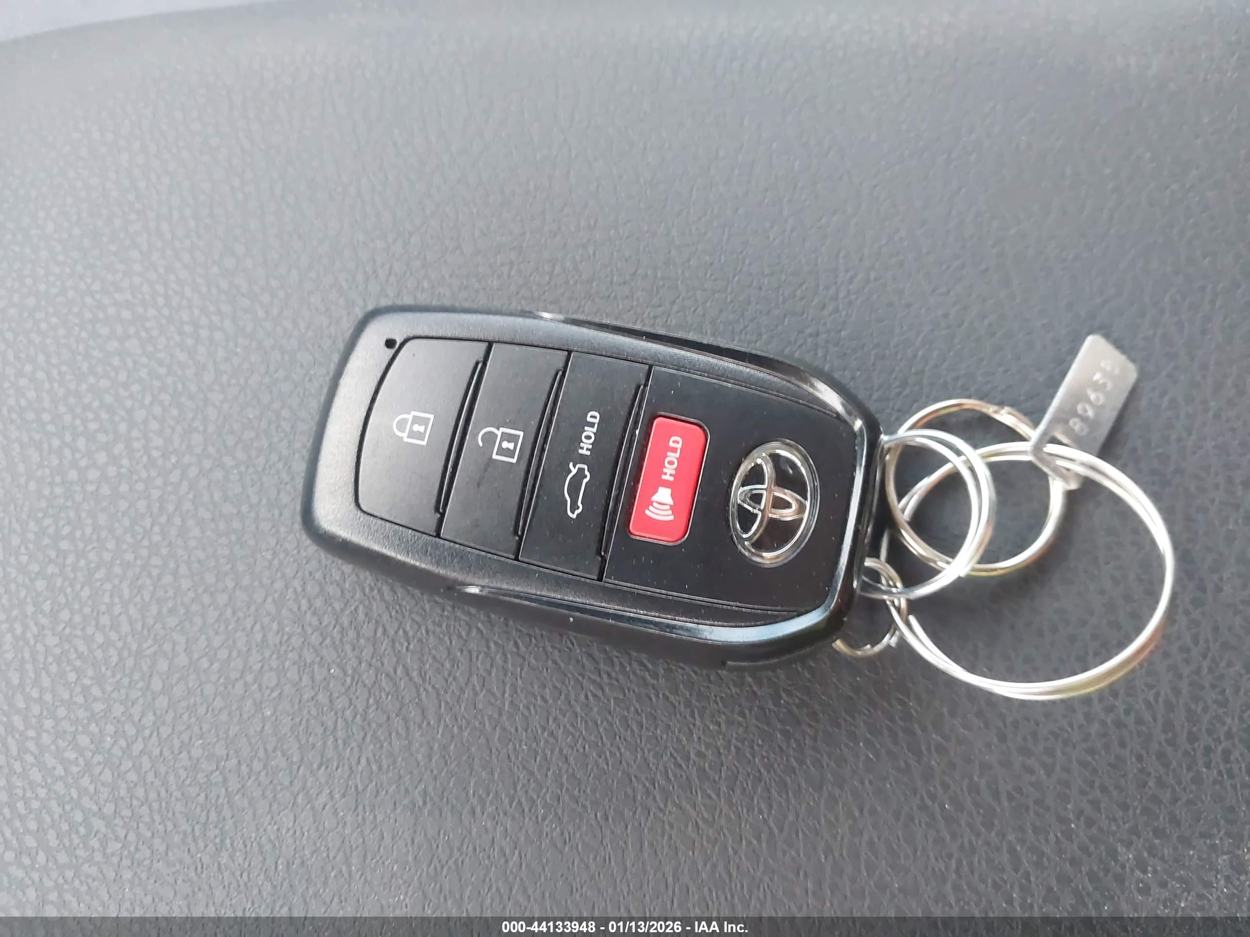 TOYOTA CAMRY image 11