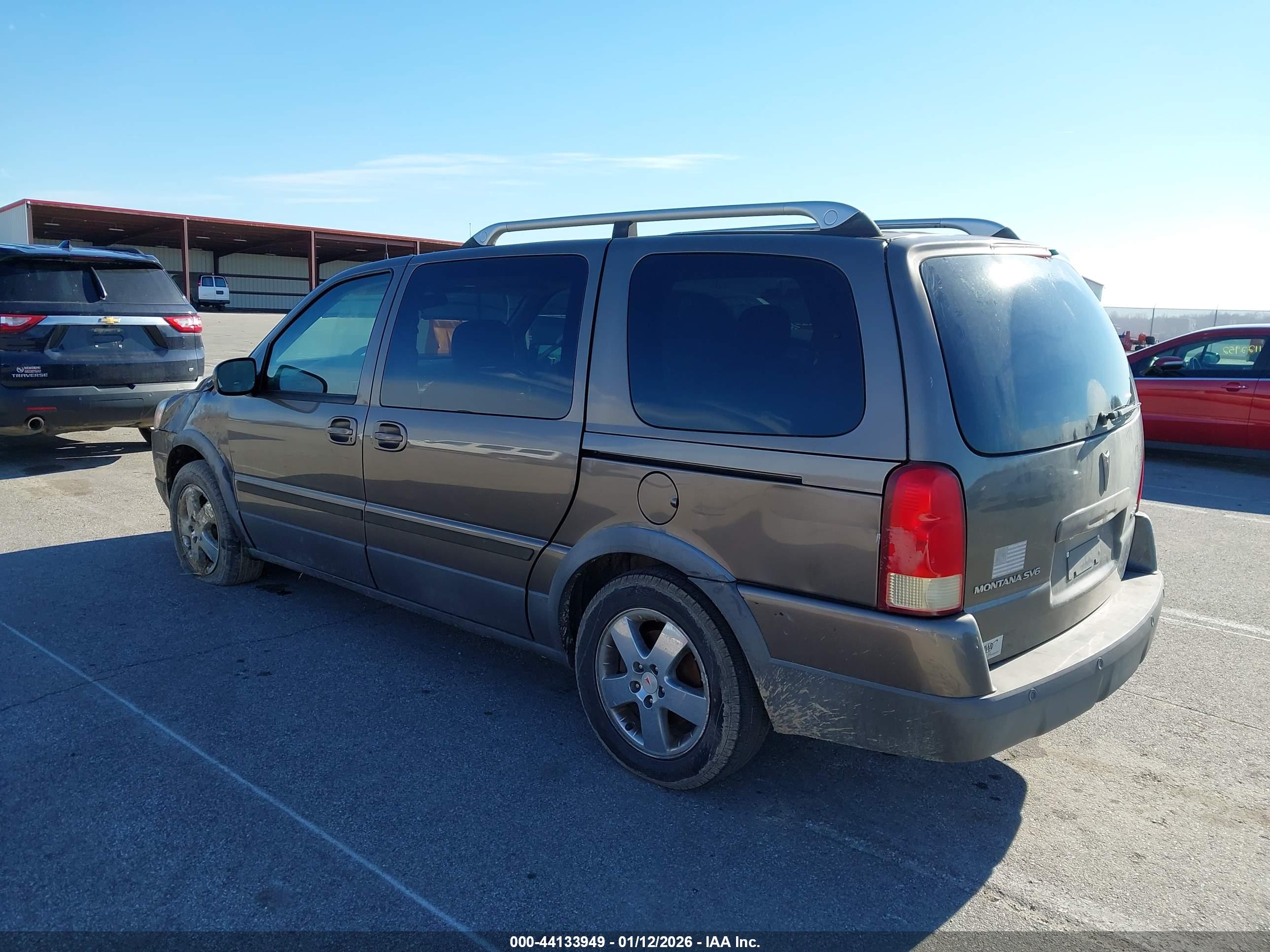 PONTIAC MONTANA image 3