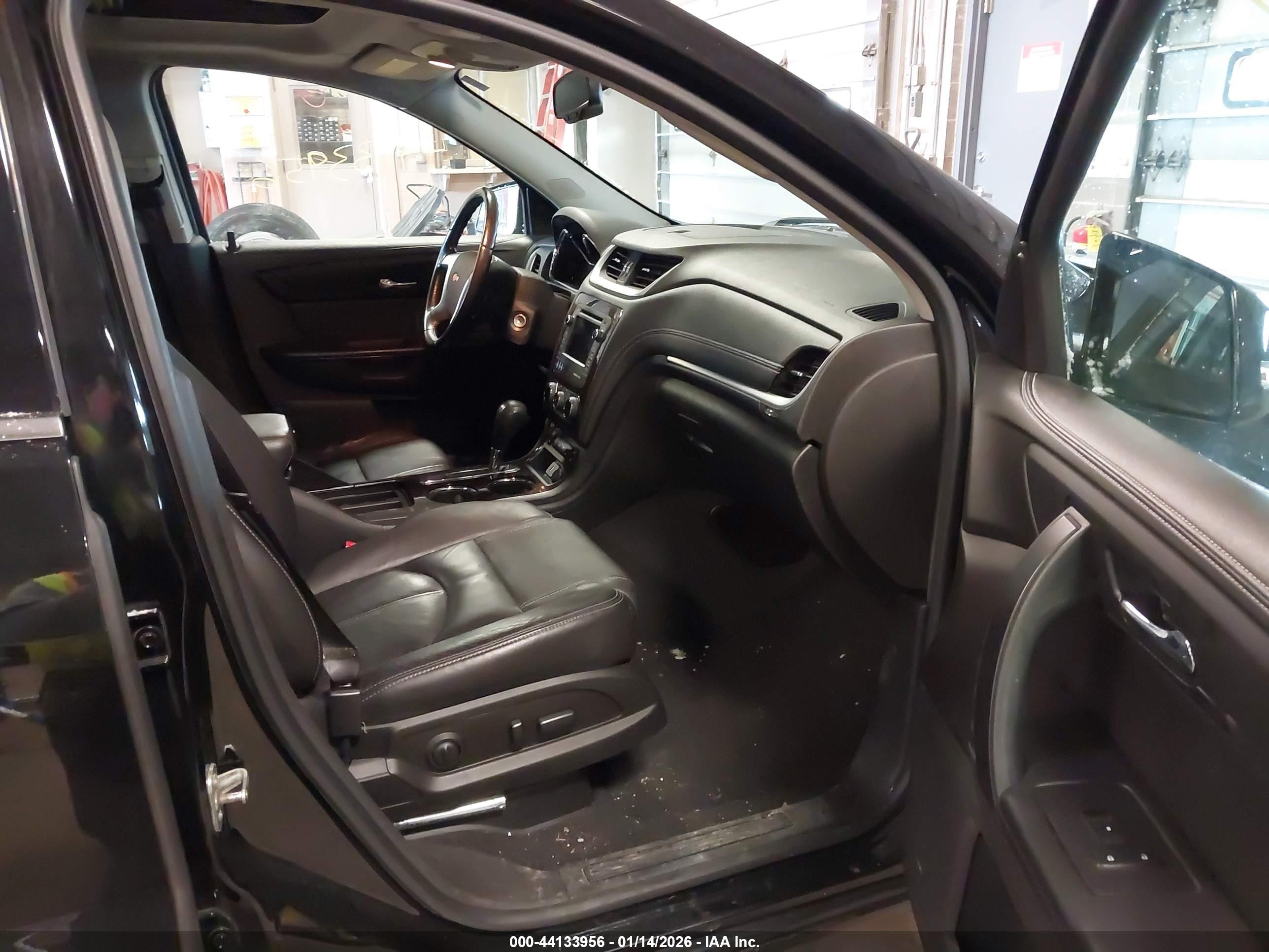 CHEVROLET TRAVERSE image 5