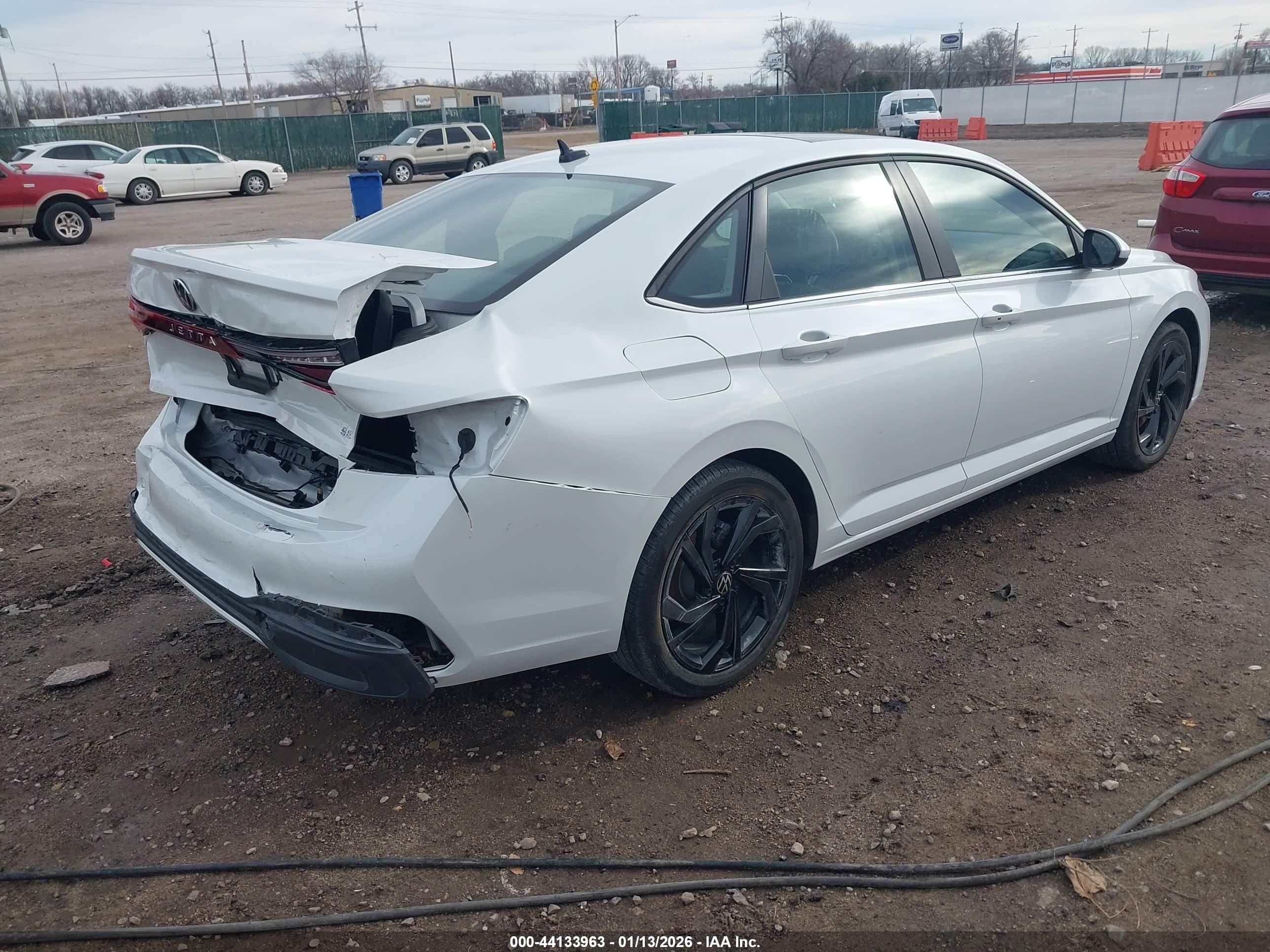 VOLKSWAGEN JETTA image 4