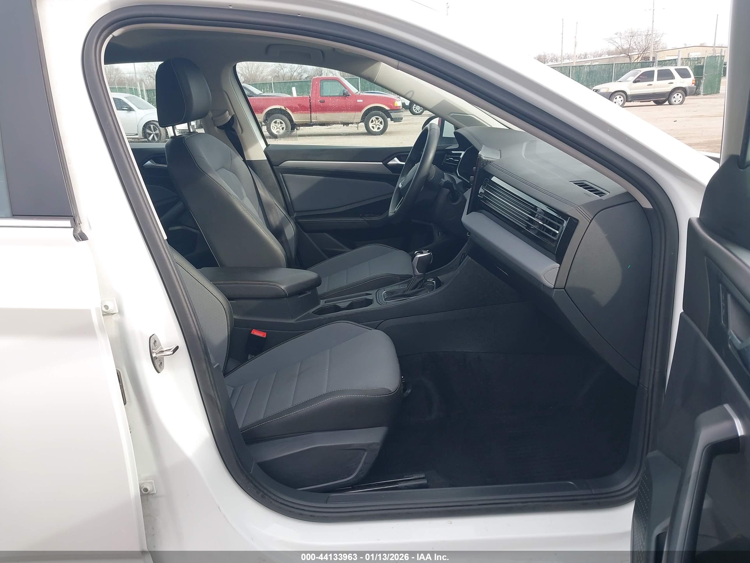 VOLKSWAGEN JETTA image 5