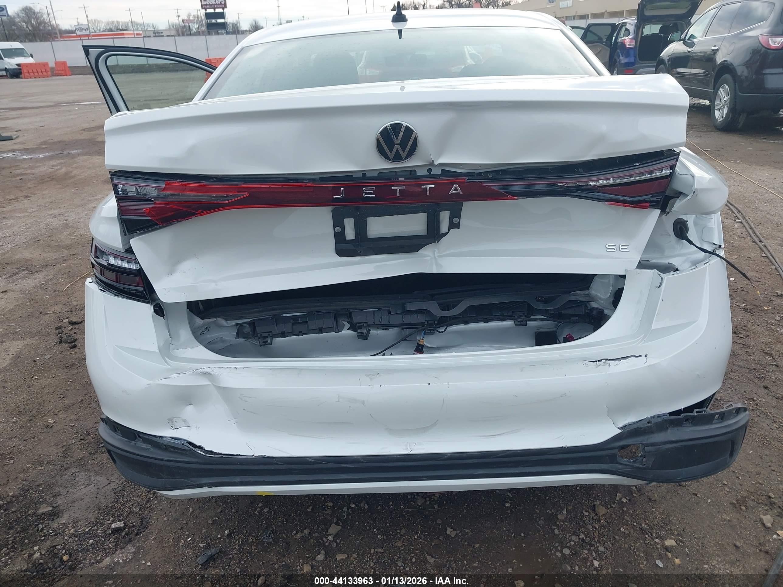 VOLKSWAGEN JETTA image 6