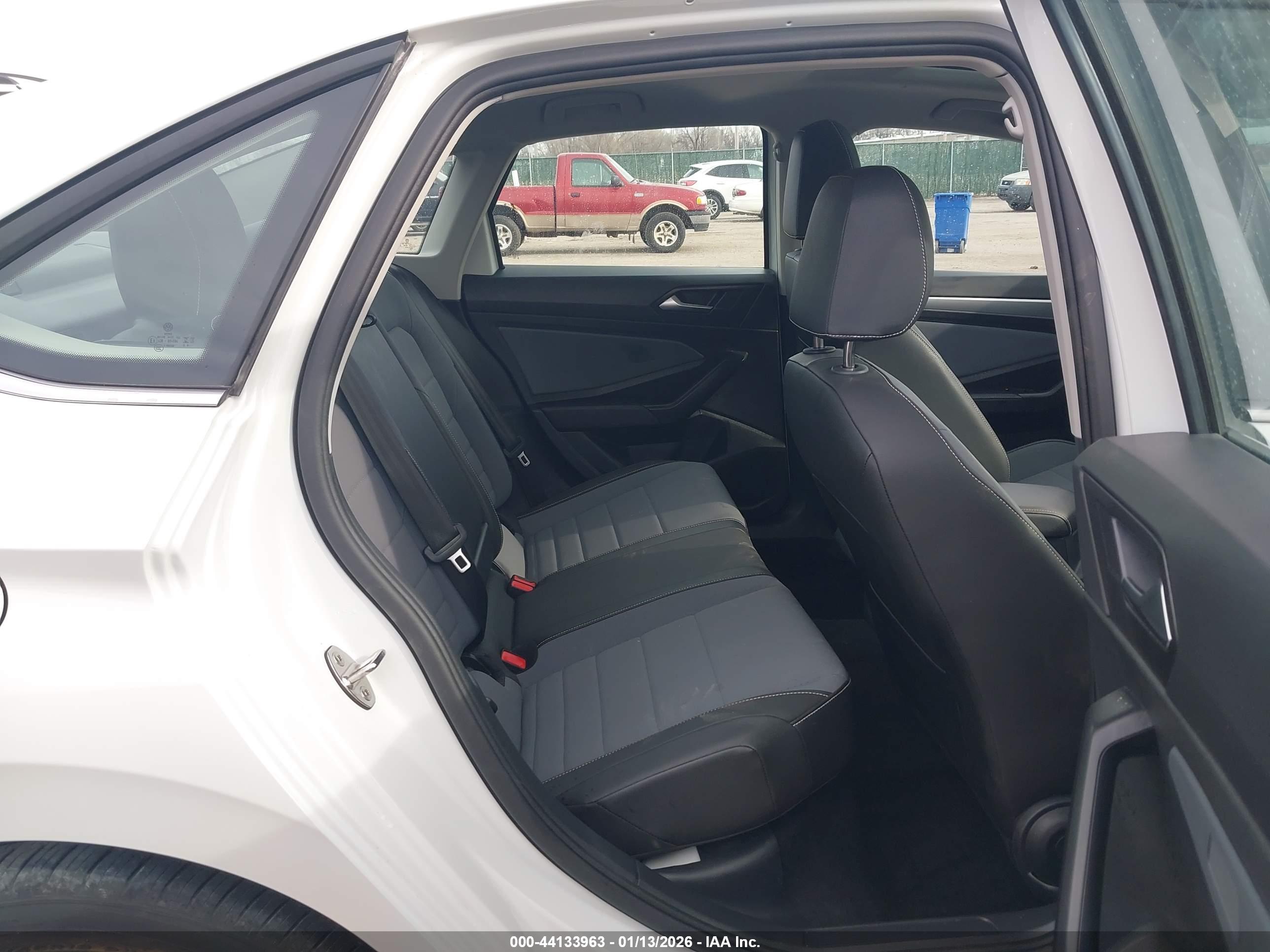 VOLKSWAGEN JETTA image 8