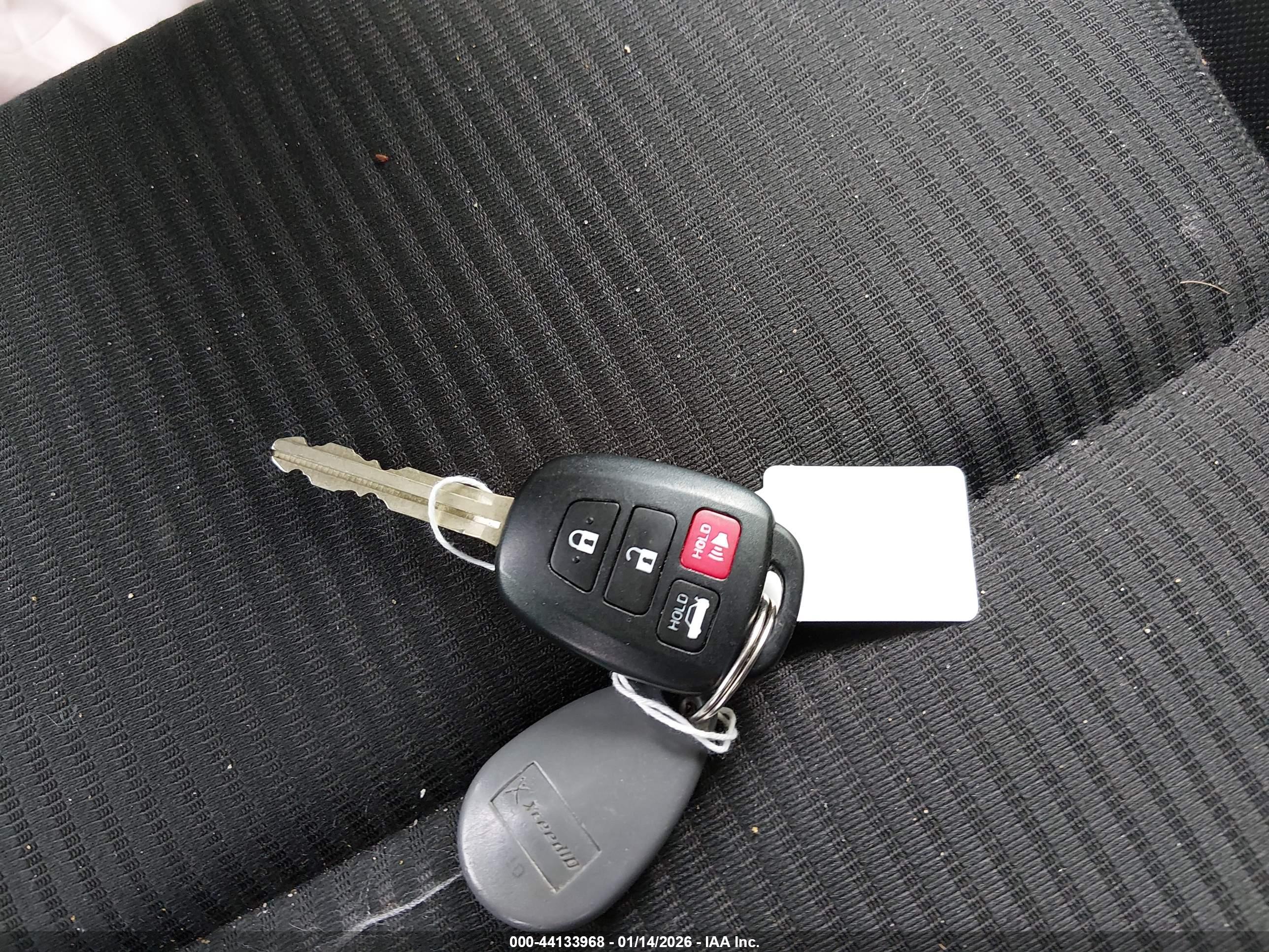 TOYOTA RAV4 image 11