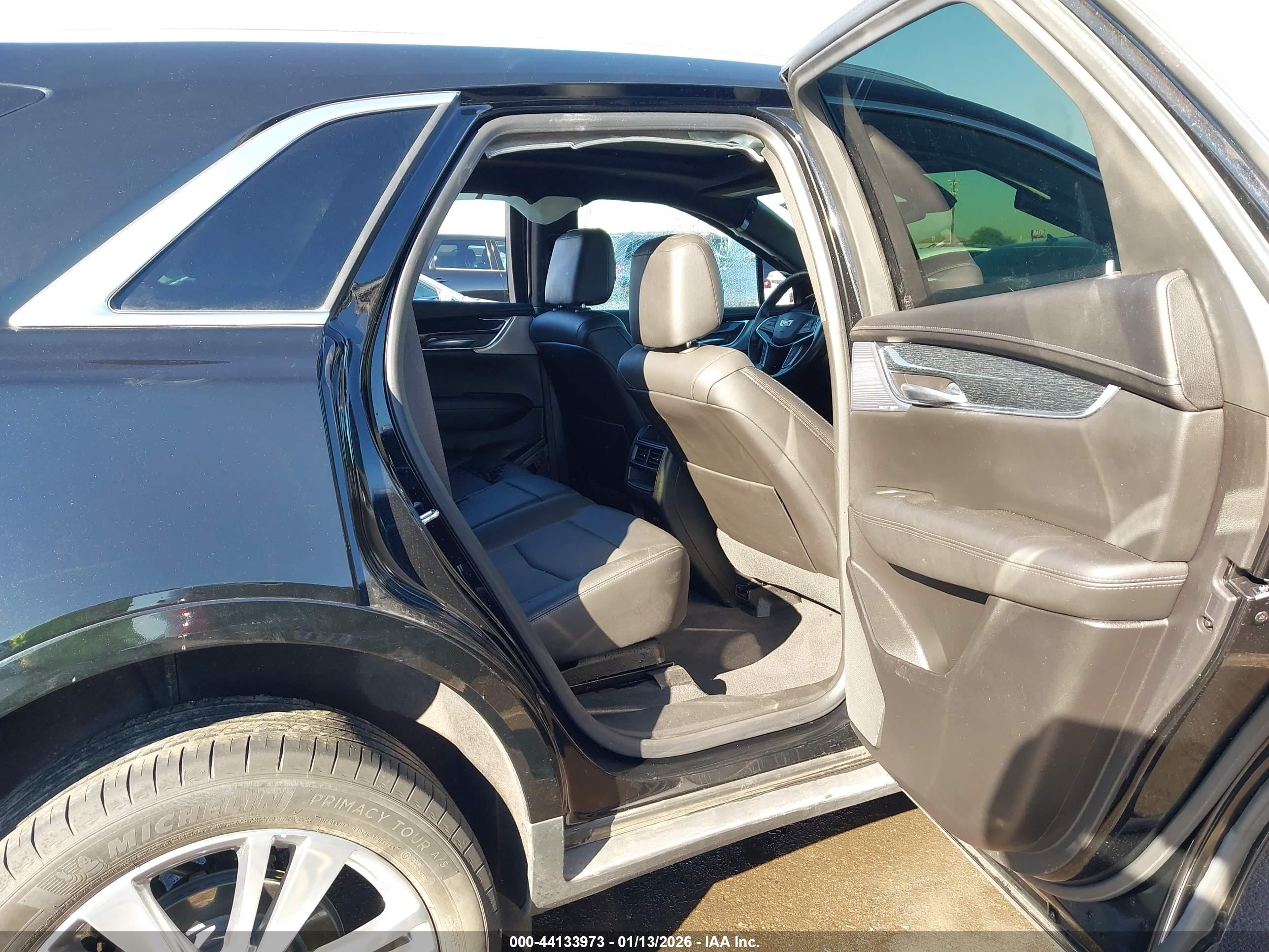 CADILLAC XT5 image 8
