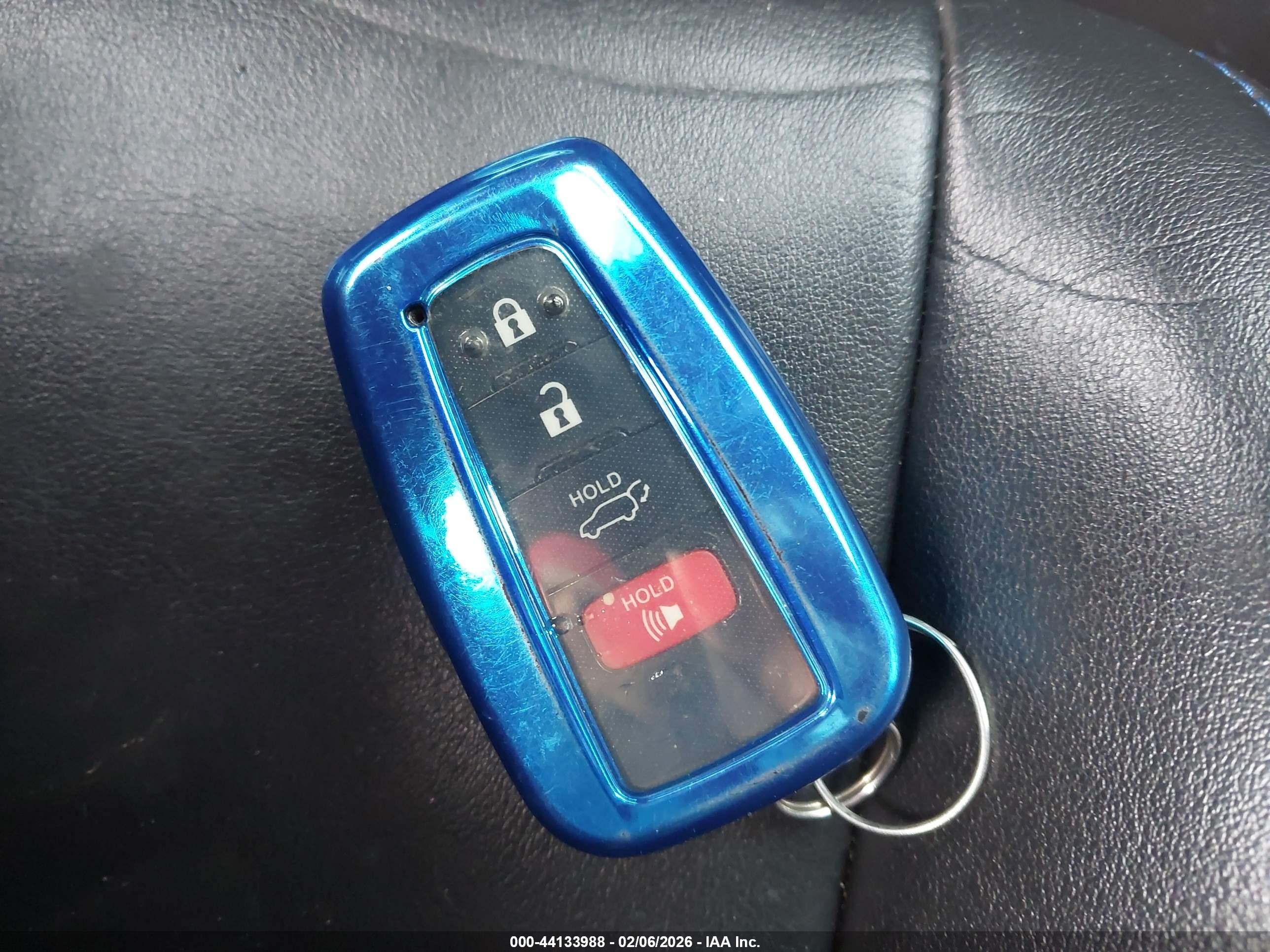 TOYOTA RAV4 image 11