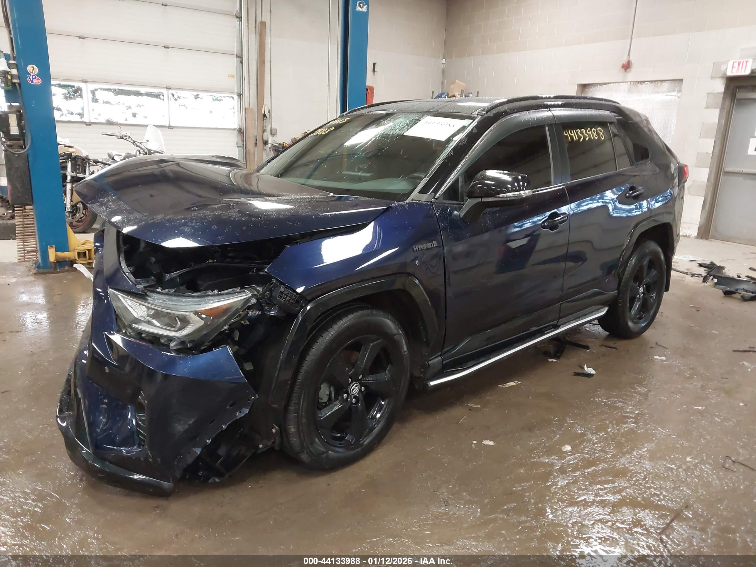 TOYOTA RAV4 image 2