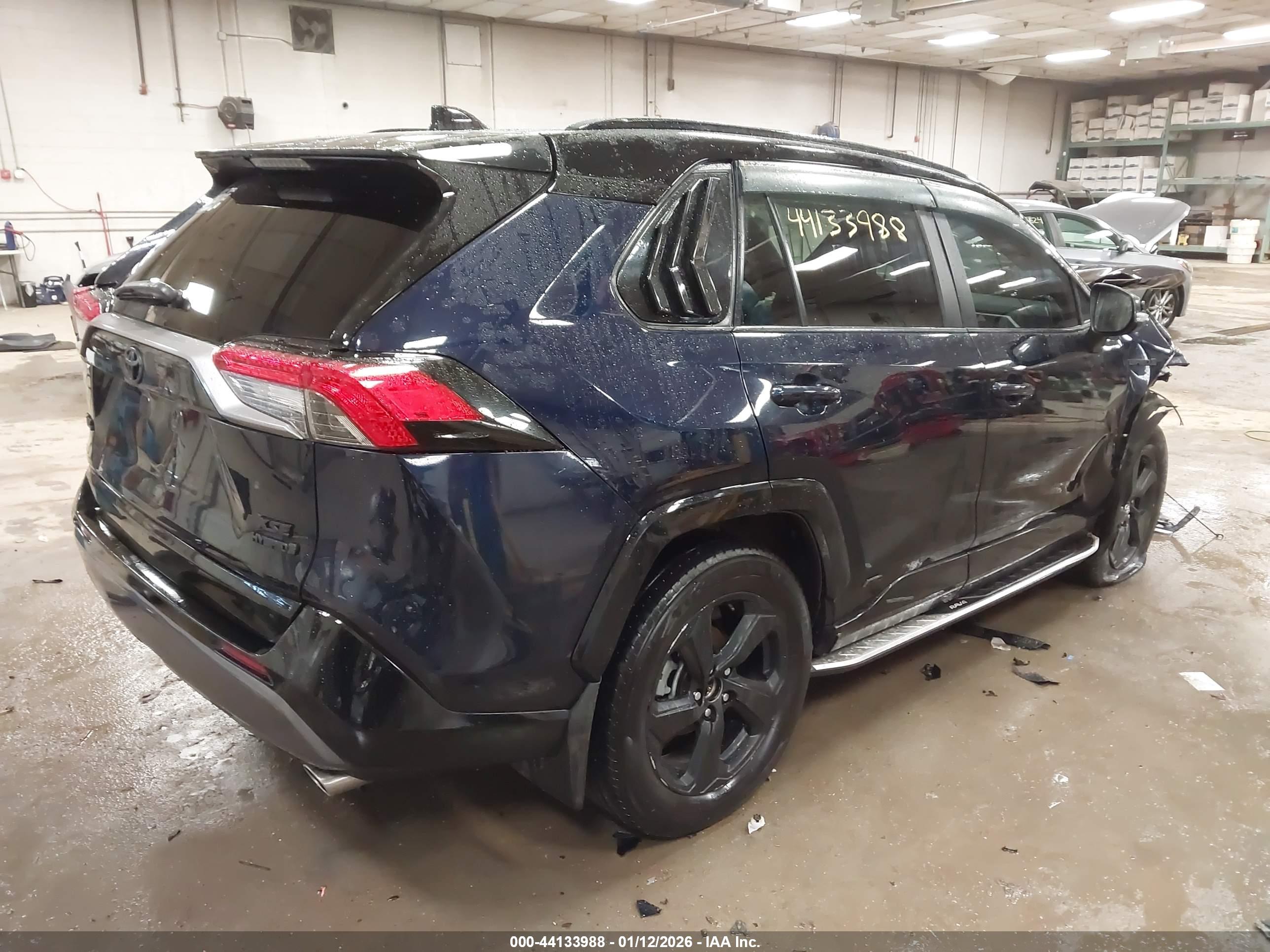 TOYOTA RAV4 image 4