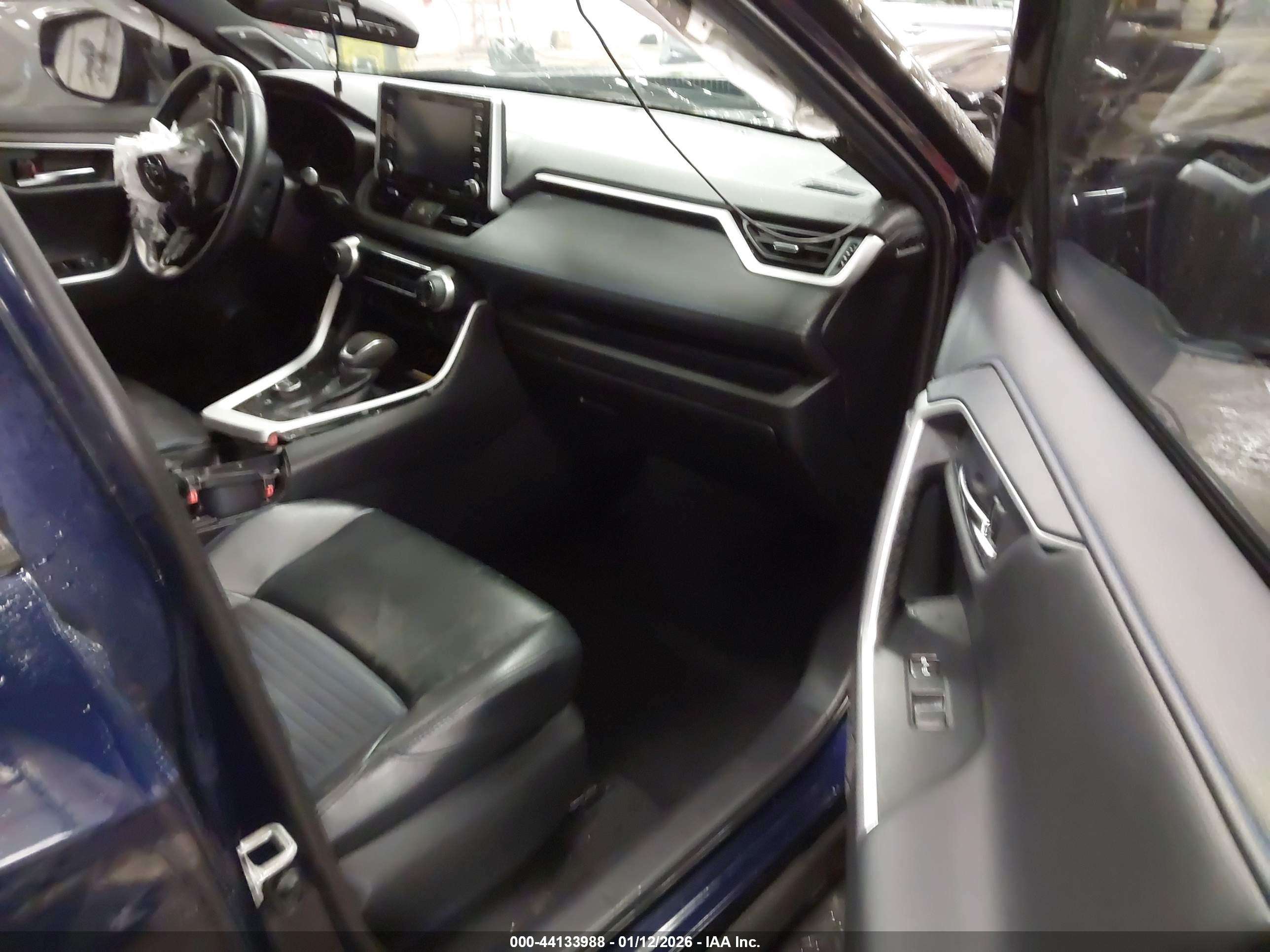 TOYOTA RAV4 image 5