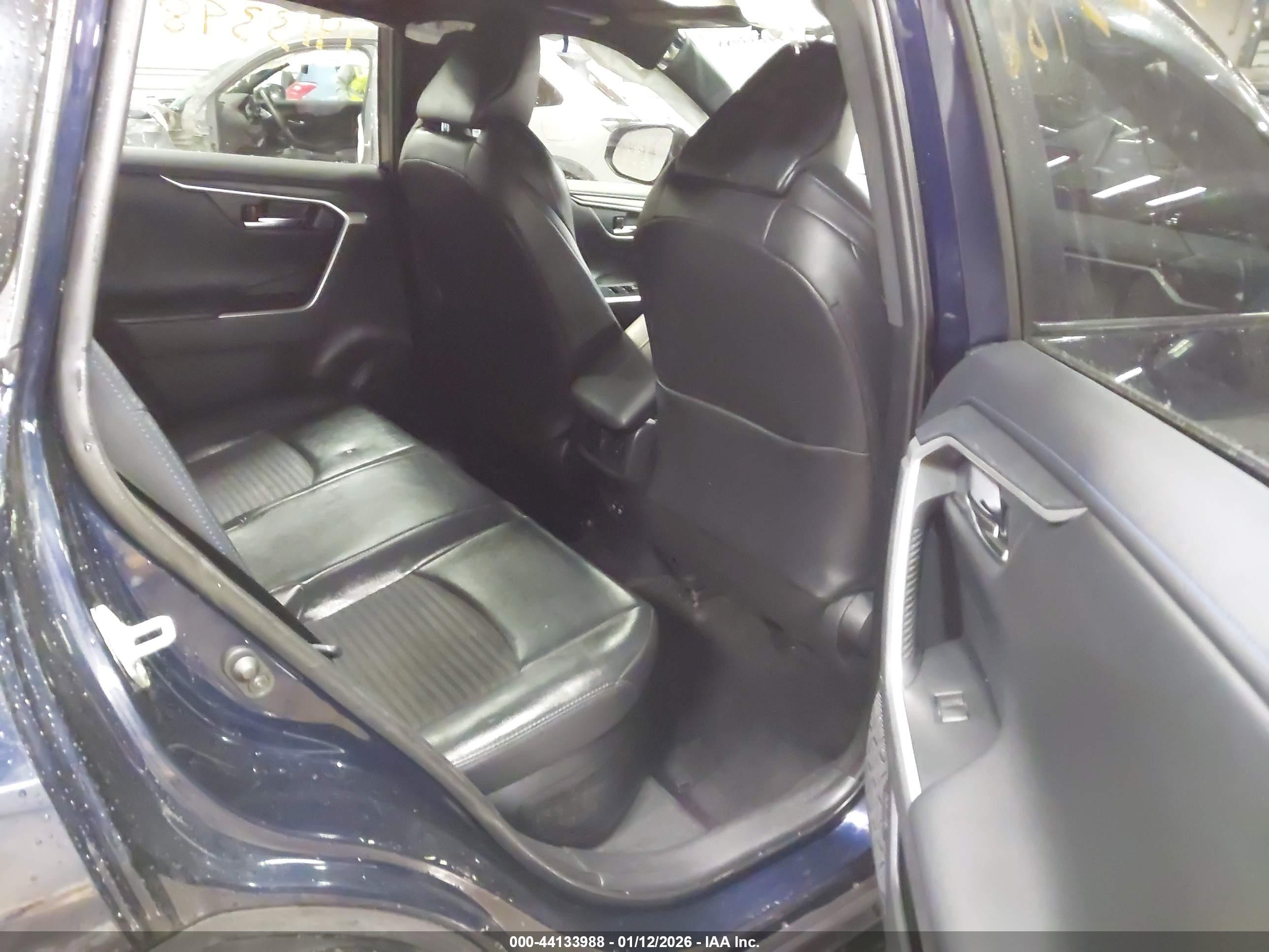 TOYOTA RAV4 image 8