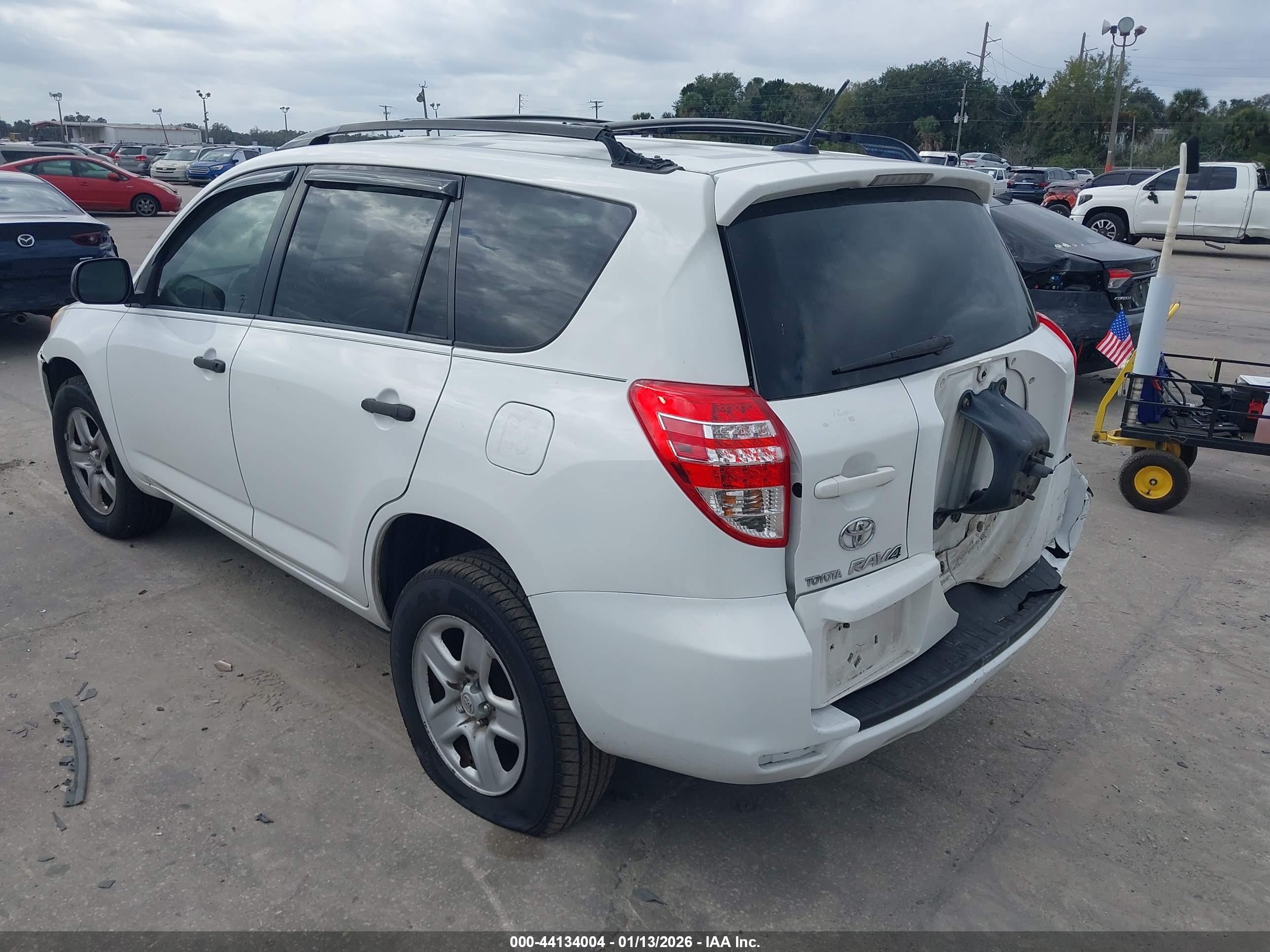 TOYOTA RAV4 image 3