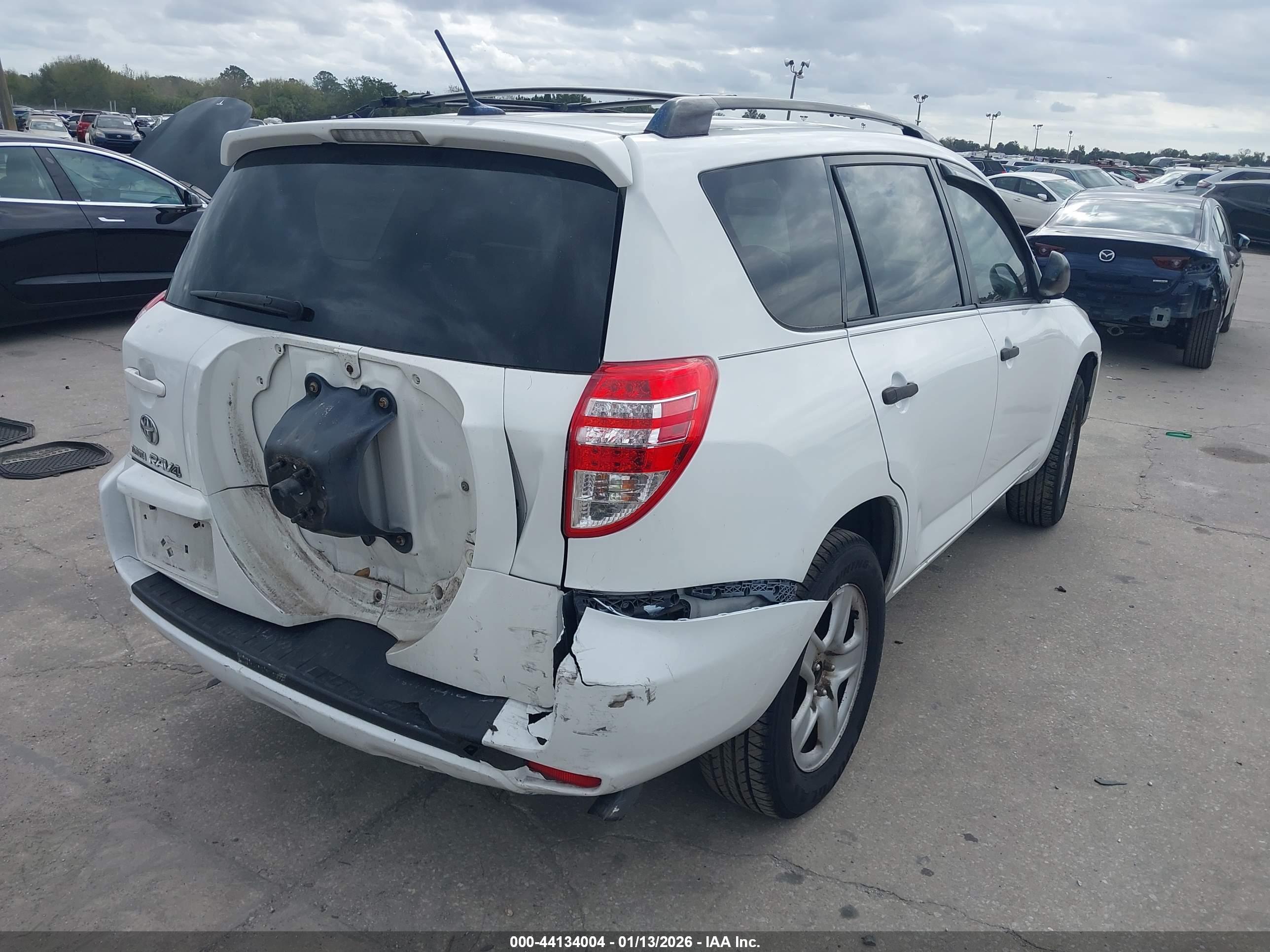 TOYOTA RAV4 image 4