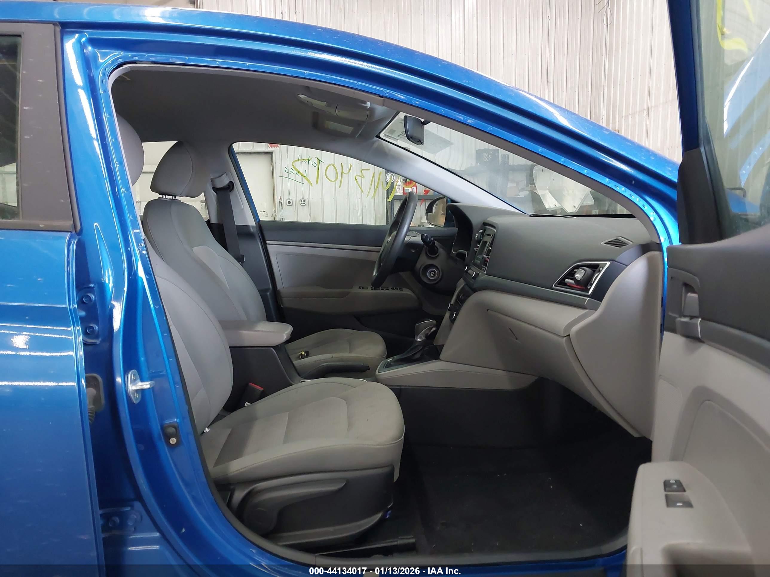 HYUNDAI ELANTRA image 5