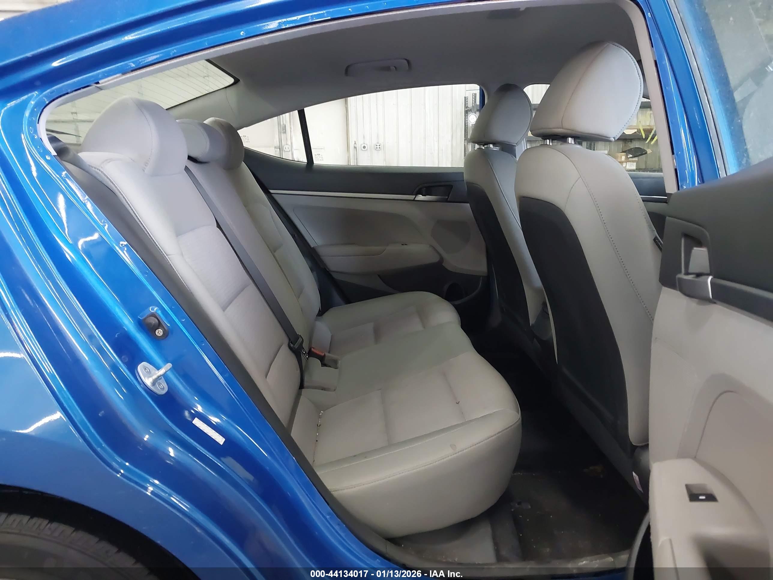 HYUNDAI ELANTRA image 8