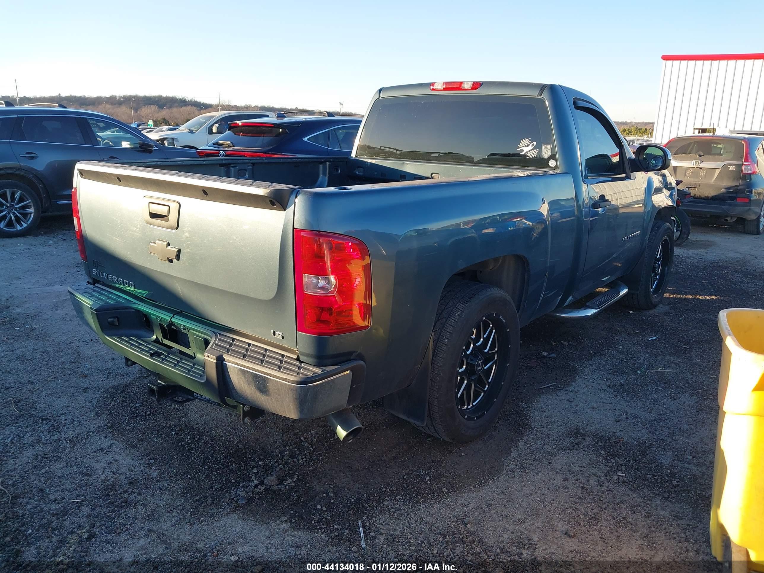 CHEVROLET SILVERADO image 4
