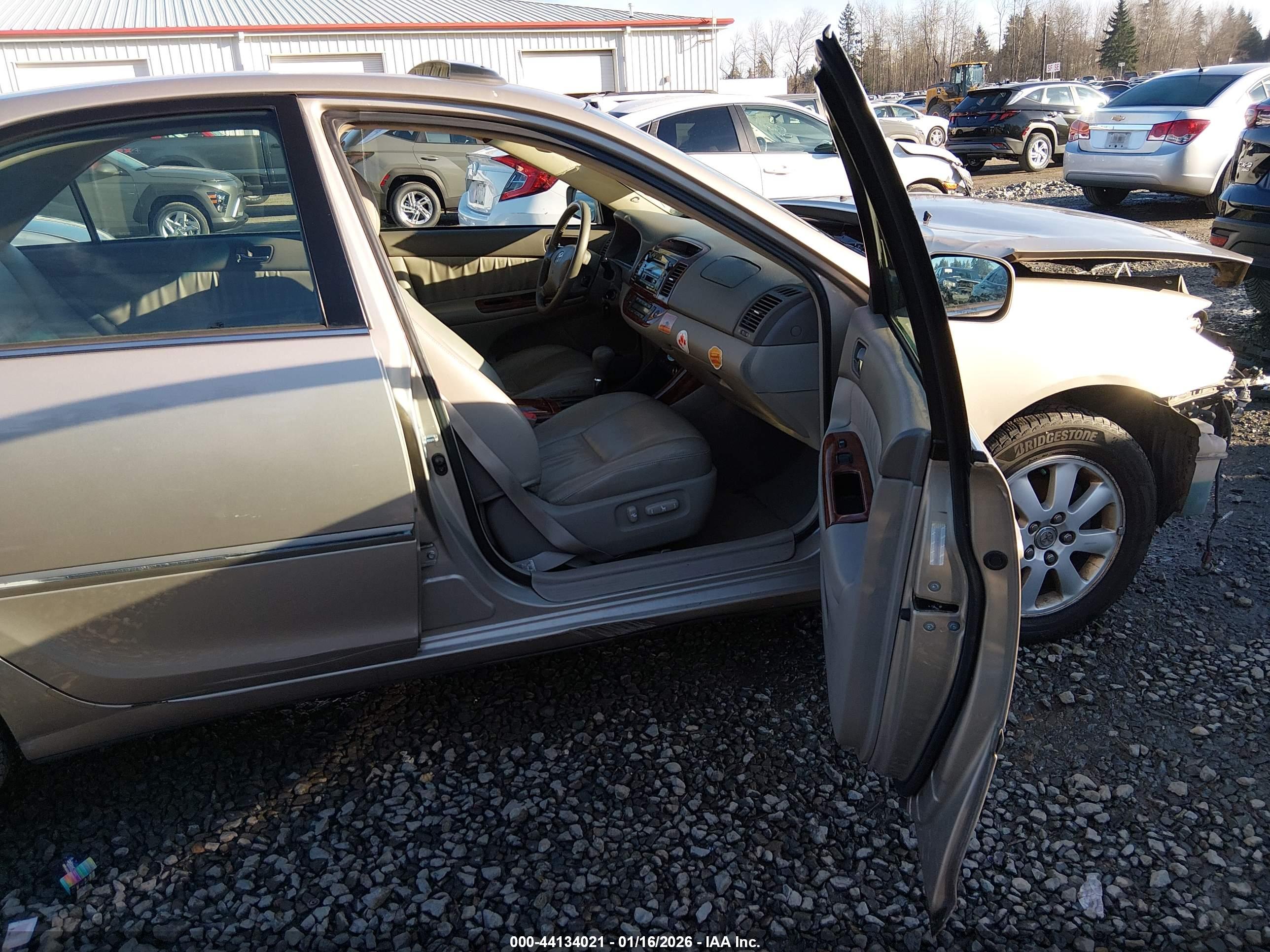 TOYOTA CAMRY image 5