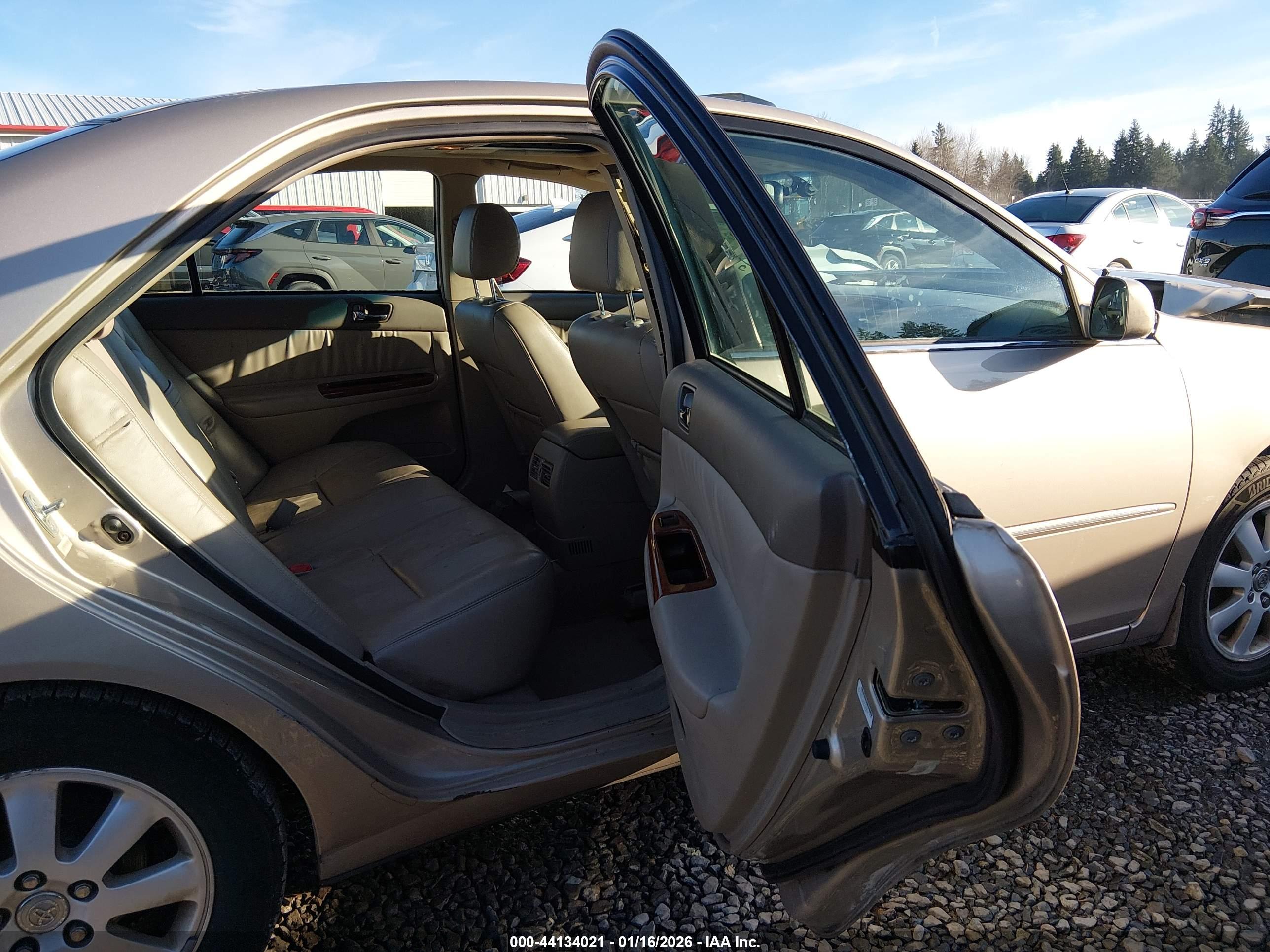 TOYOTA CAMRY image 8