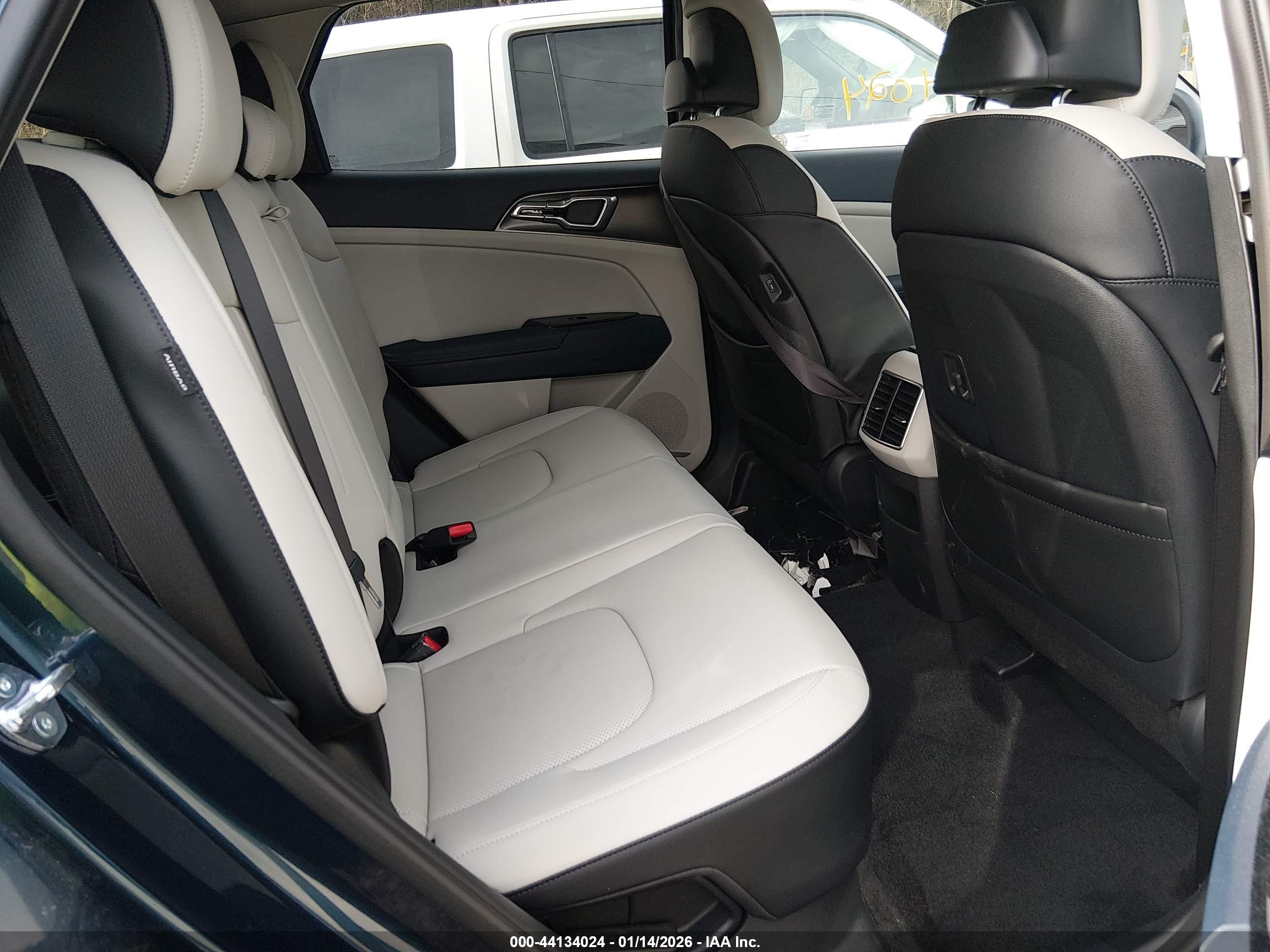 KIA SPORTAGE image 8