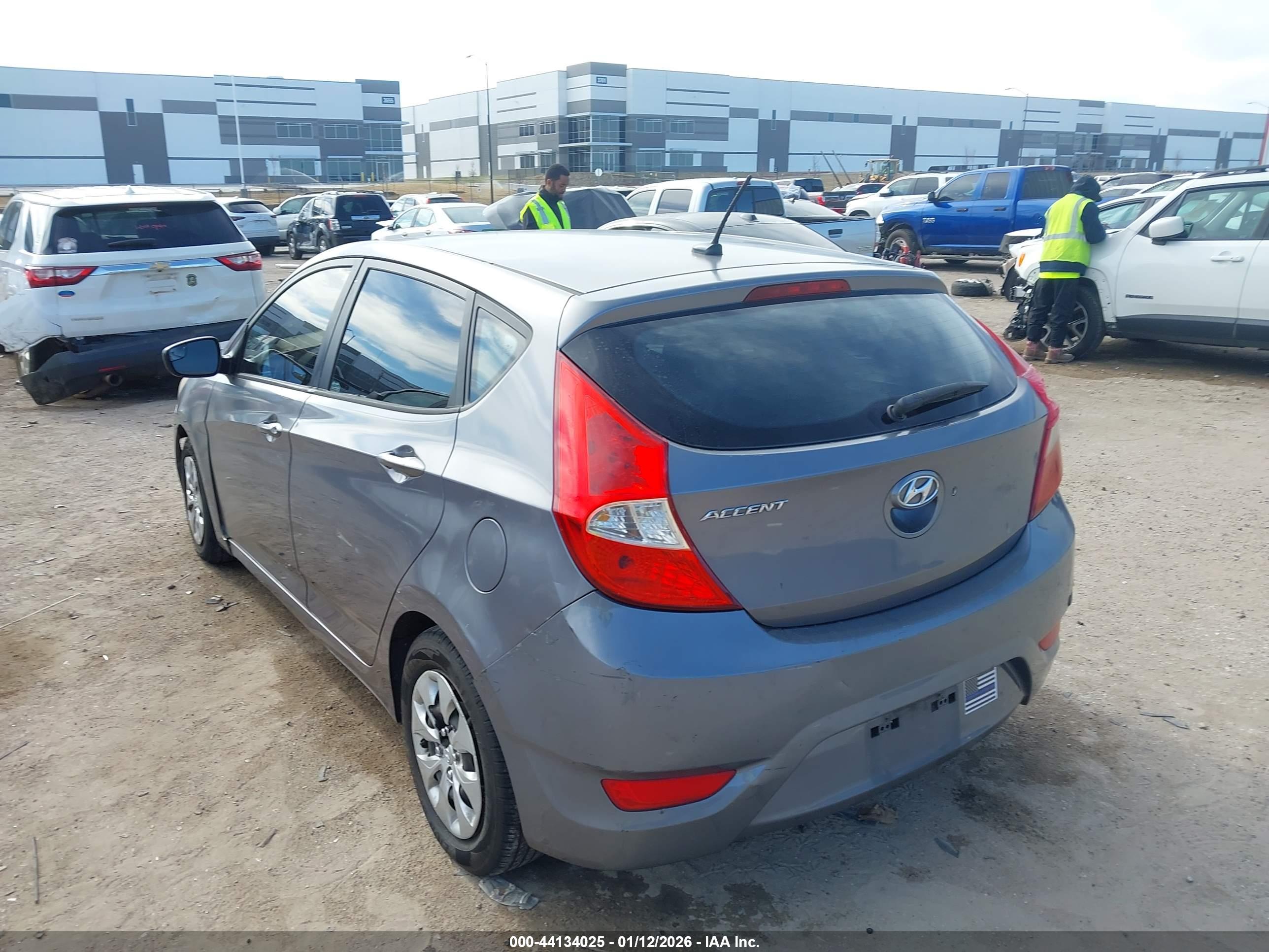 HYUNDAI ACCENT image 3